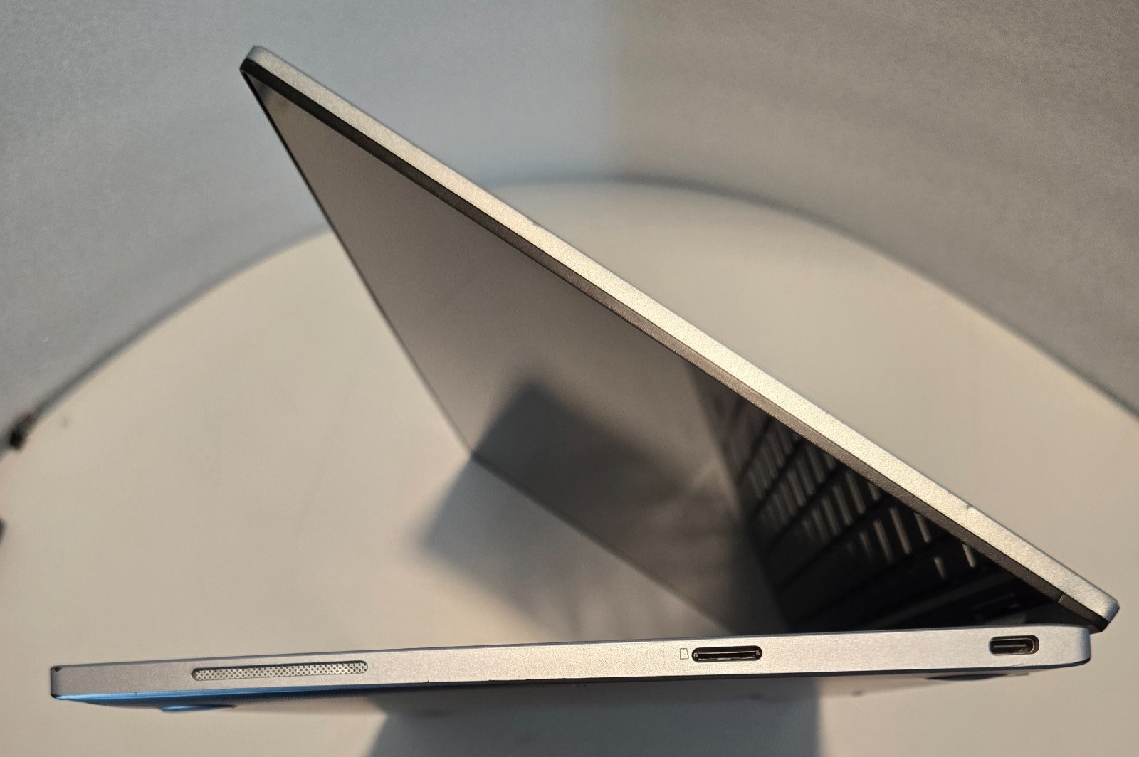 Chromebook laptop Asus 14″ FLIP 360 C433T 8gb Ram 64gb emmc good condition.