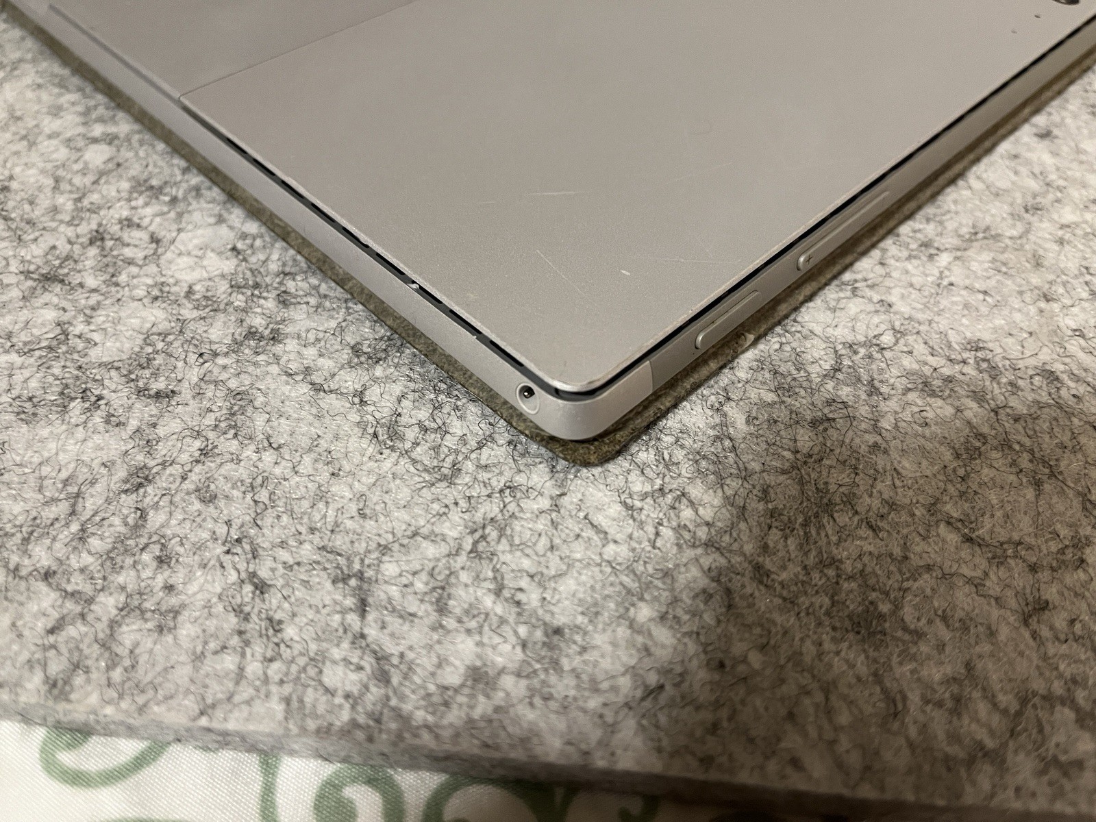 Microsoft Surface Pro 6 i5-8350U @ 1.70GHz 8GB 256GB SSD Touch screen W-11 P