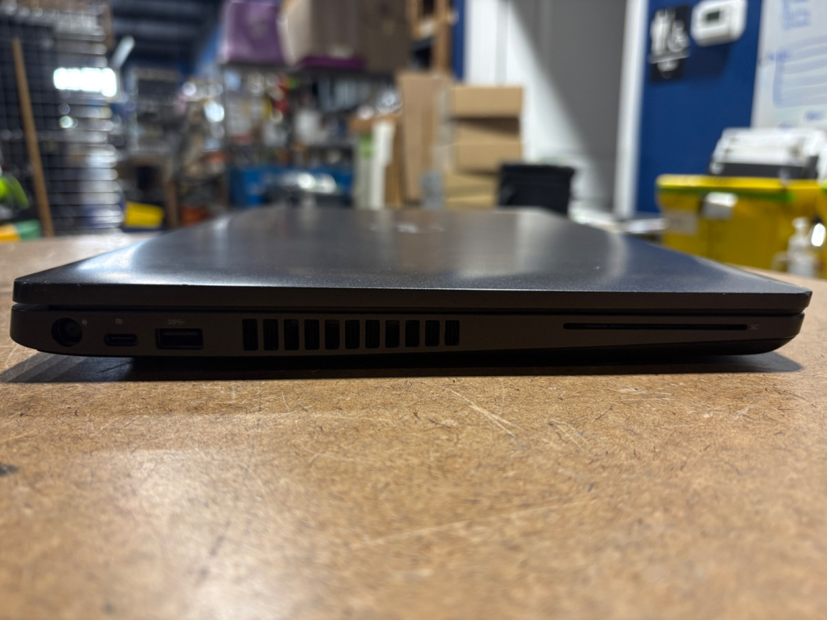 Dell Latitude 5500 15.6″ FHD i5-8365U 16GB RAM 256GB SSD No Charger/No OS READ