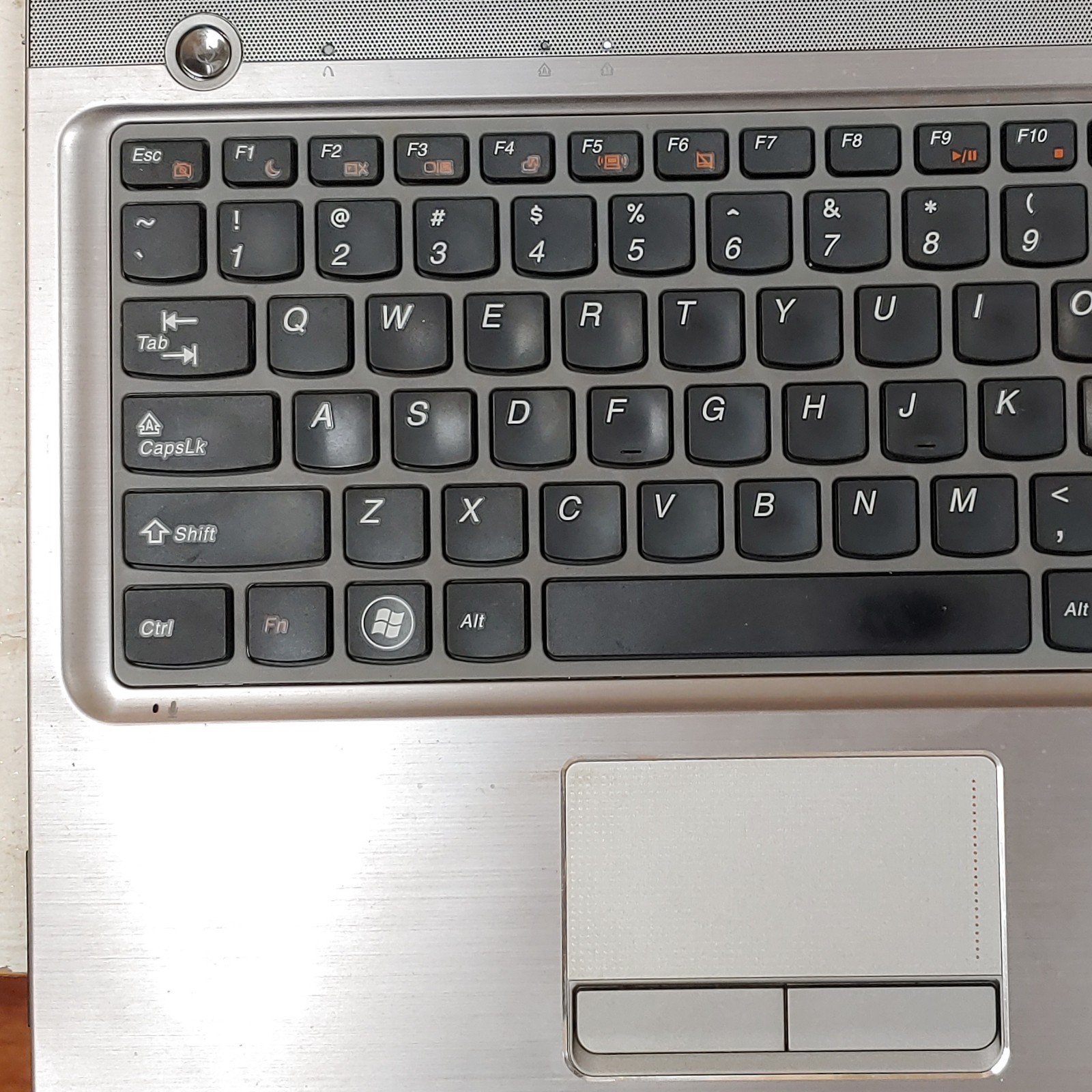Lenovo IdeaPad Z560 15.6″ Laptop Intel i3 M380/2.53GHz/4 GB RAM/320GB HDD/Win 7