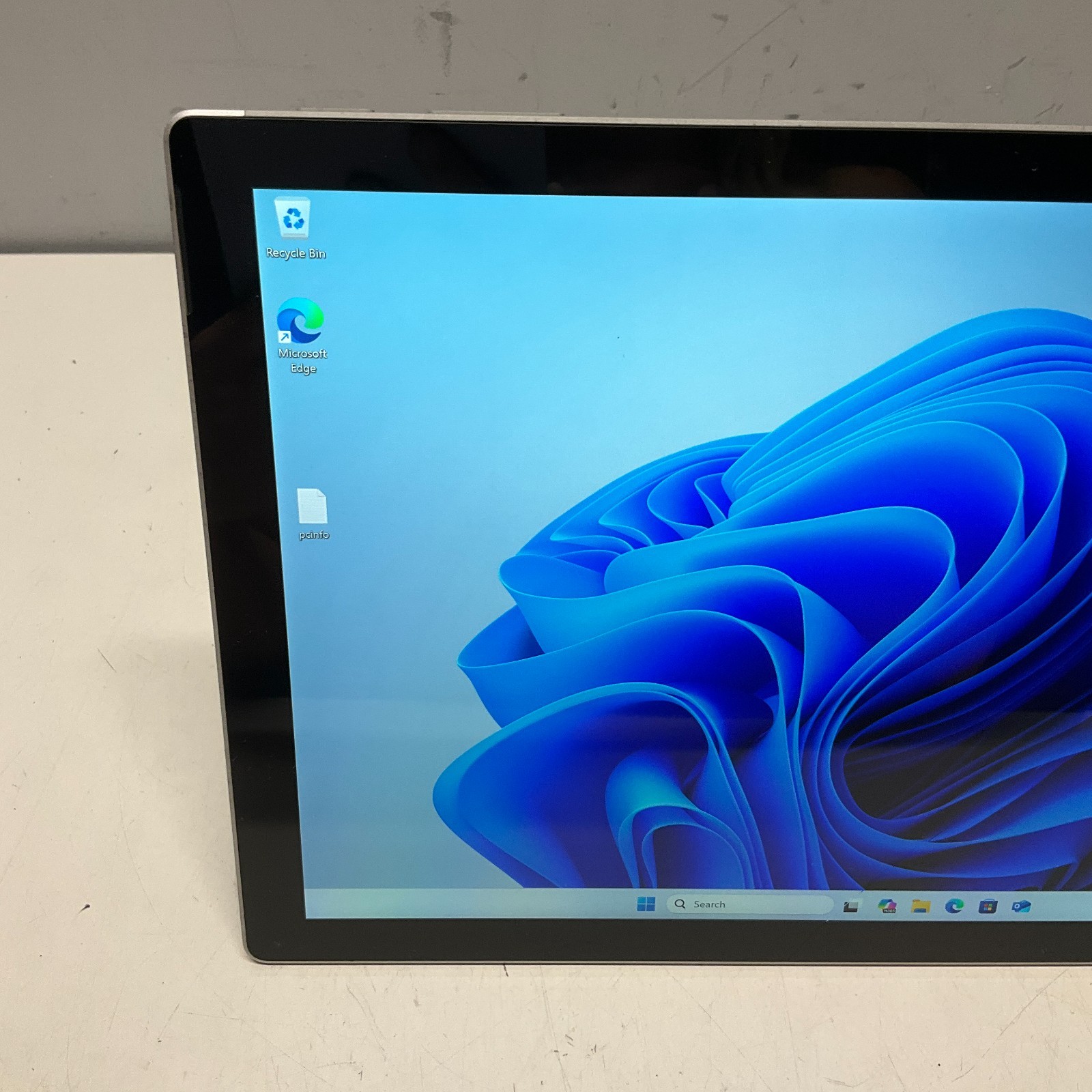 Microsoft Surface Pro 6 Intel i5-8350U @ 1.69GHz 8GB 128GB SSD Windows 11 READ