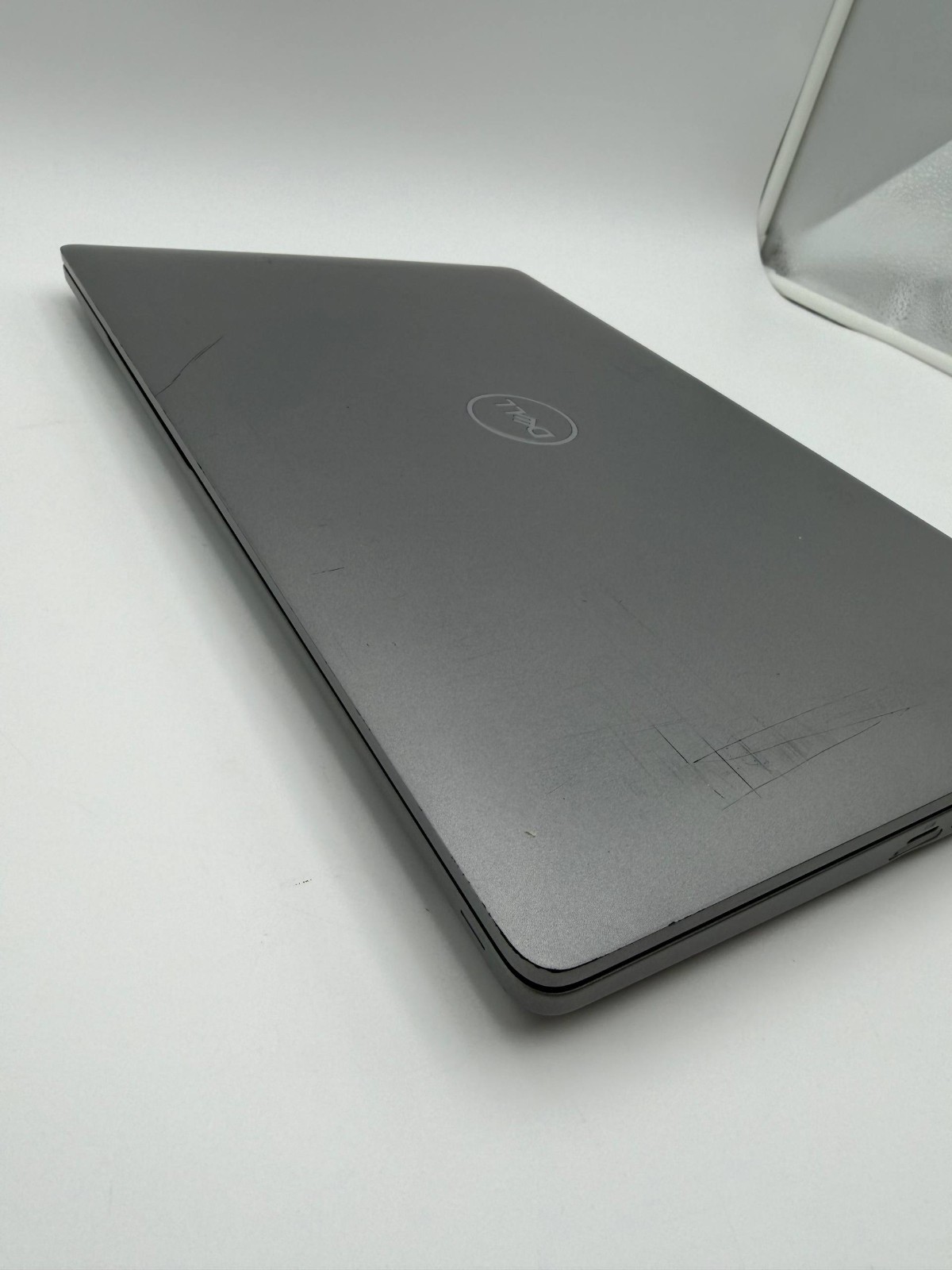 Dell PRECISION 15.6″ HD 3551 Laptop i7-10875H 2.30GHz no ram/ssd/charger