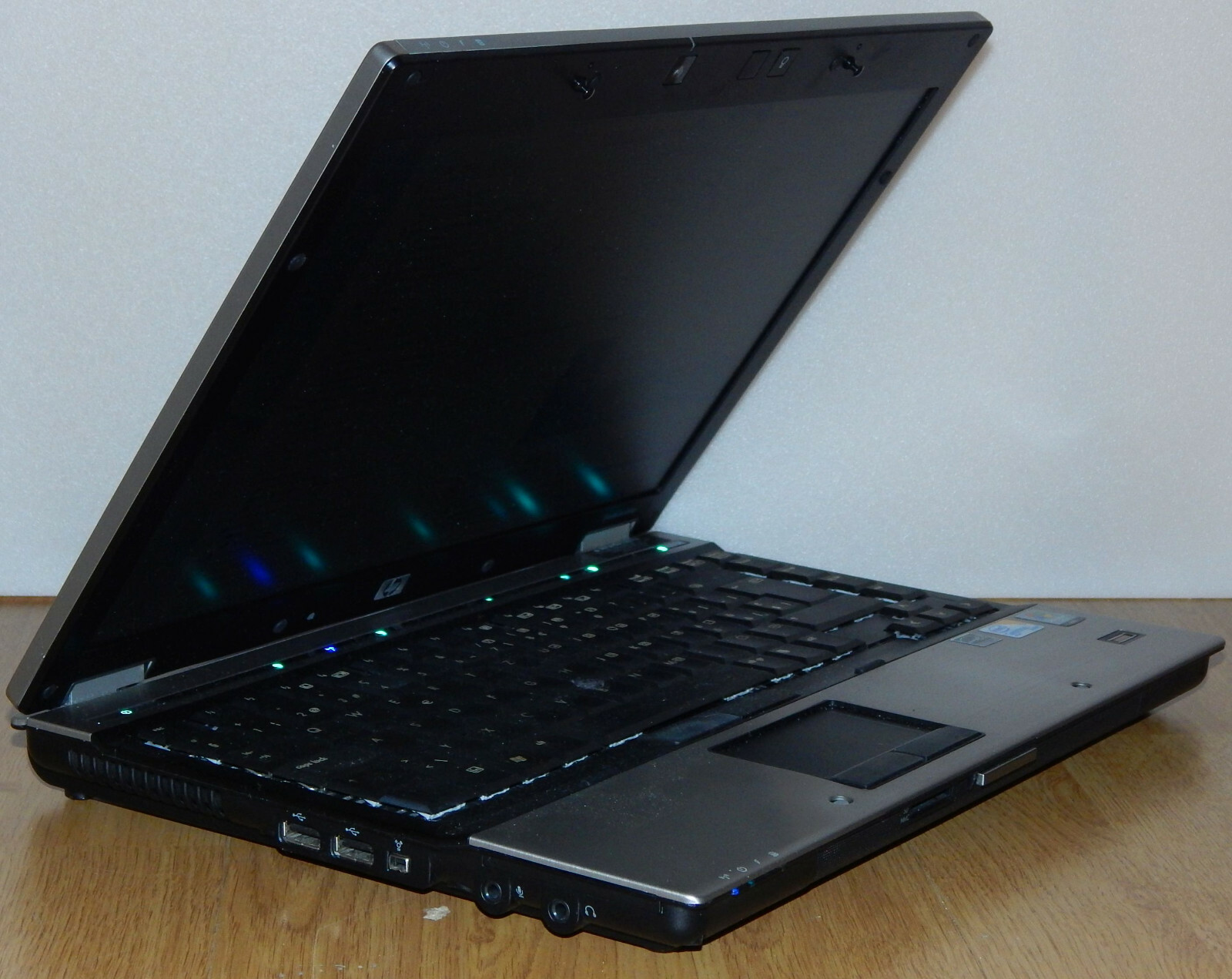 14.1″ Laptop Notebook HP EliteBook 6930p 2x 2.4GHz P8600 250GB 2GB Win XP WiFi