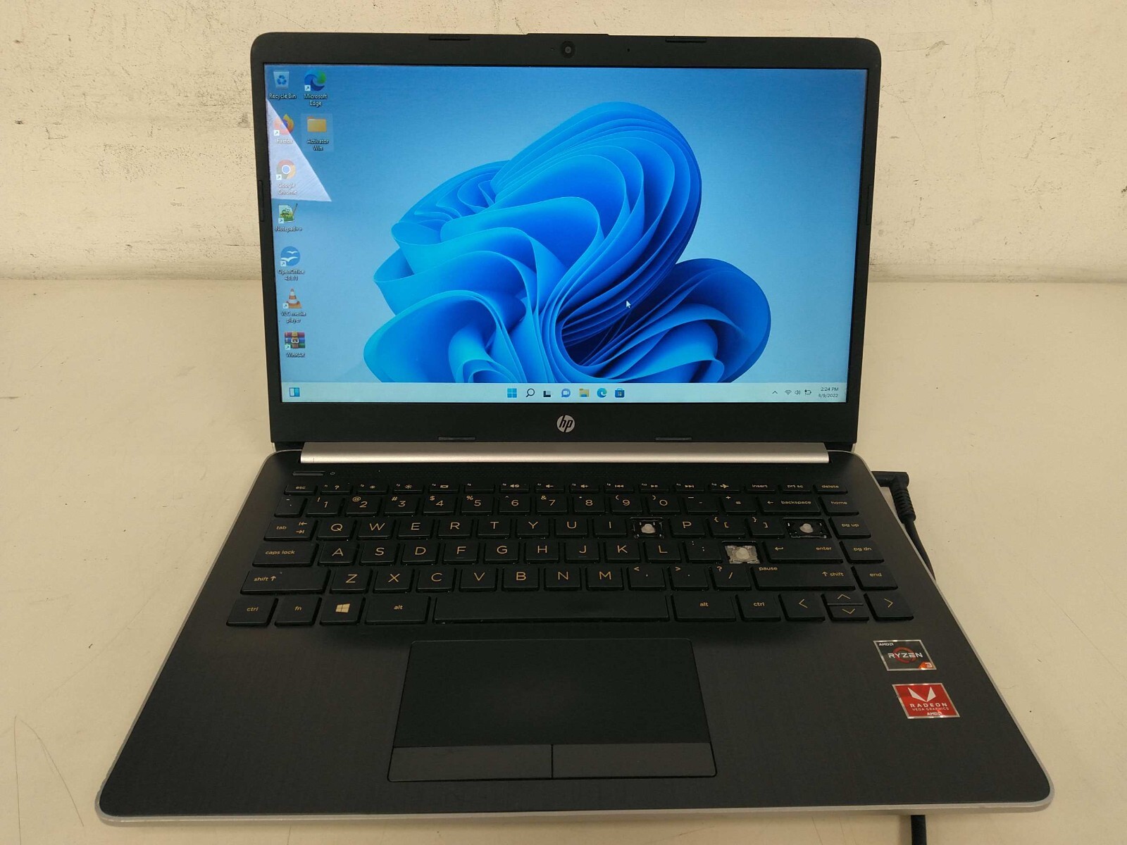 HP Laptop 14-dk0731ms Ryzen3 3200U 2.6GHz 8gb ram 128gb SSD charger 5CG9403C51