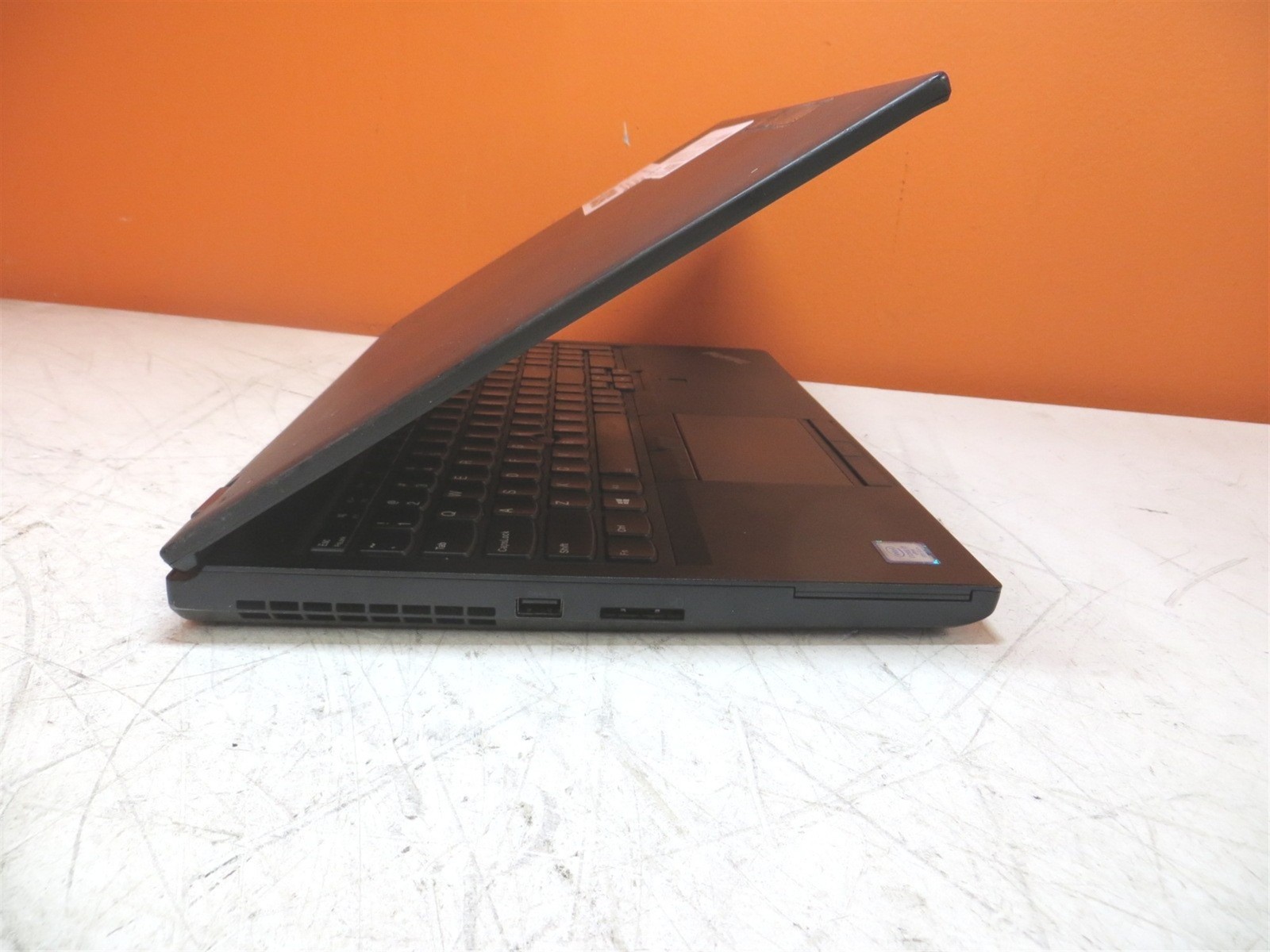 Scratched LCD Lenovo ThinkPad P52 Laptop Intel i7-8850H 2.6GHz 16GB 512GB No PSU