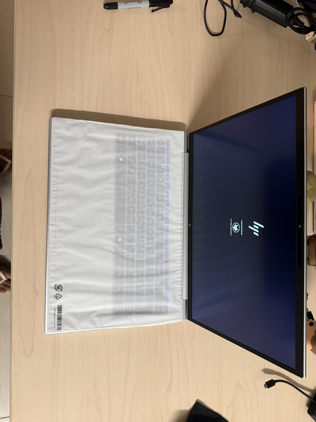 HP EliteBook 845 G11 16″ (Ryzen 7 PRO-8840U – 64GB RAM – 1TB SSD + charger