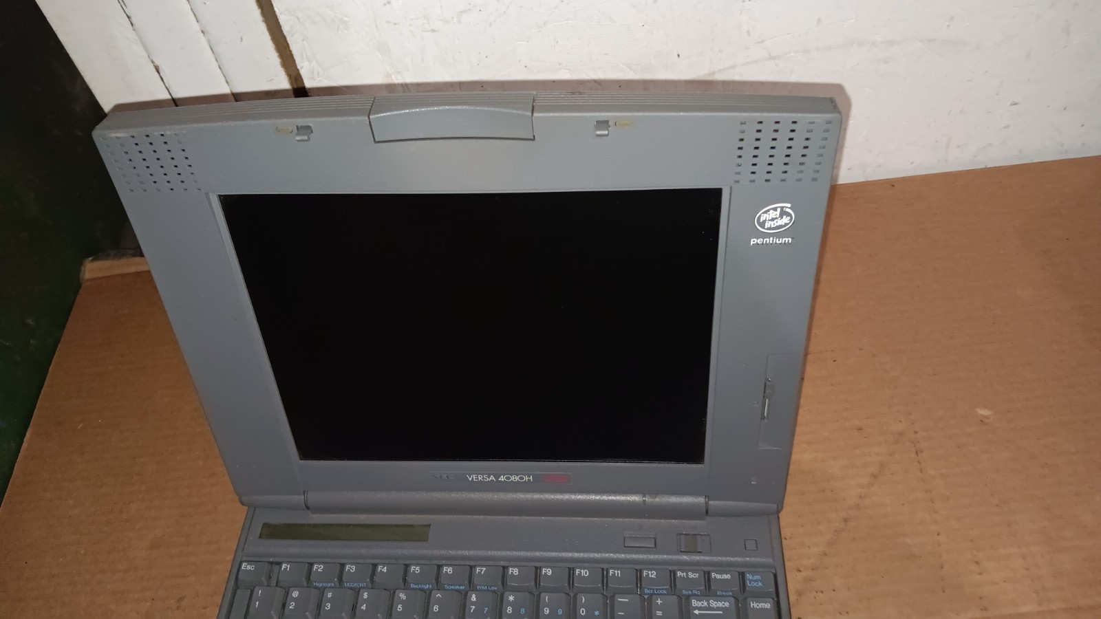 Vintage NEC Versa 4080H Laptop Intel Pentium 120 MHz 10.4″ TFT Color LCD Screen