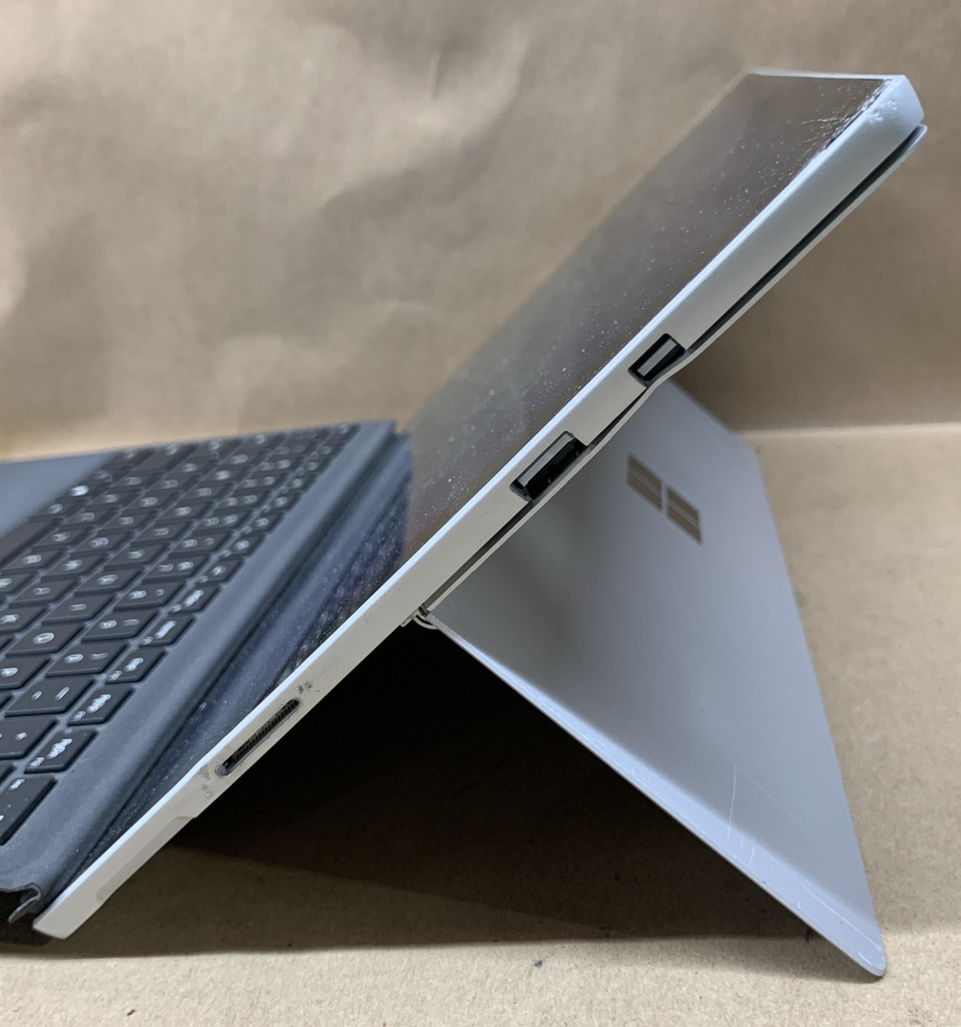 Surface Pro 5th Gen 1796, Core i5-7300U @ 2.6GHz, 8GB RAM, 256GB SSD, W10P