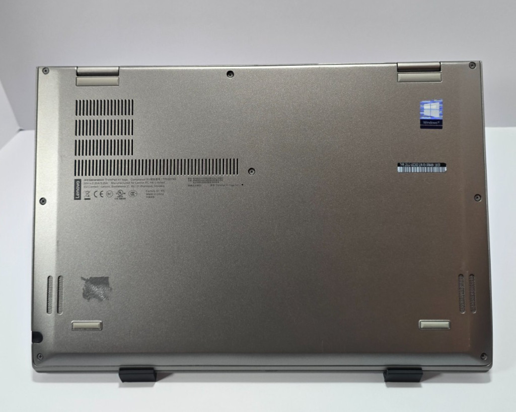 Lenovo ThinkPad X1 Yoga 3rd Gen i7-8650U, 16GB RAM, 512GB NVMe SSD, Charger