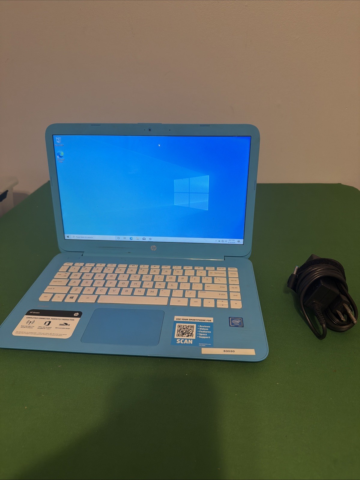 HP Stream Laptop 14inches-Intel Celeron N3060, @1.60Ghz, 4GB RAM