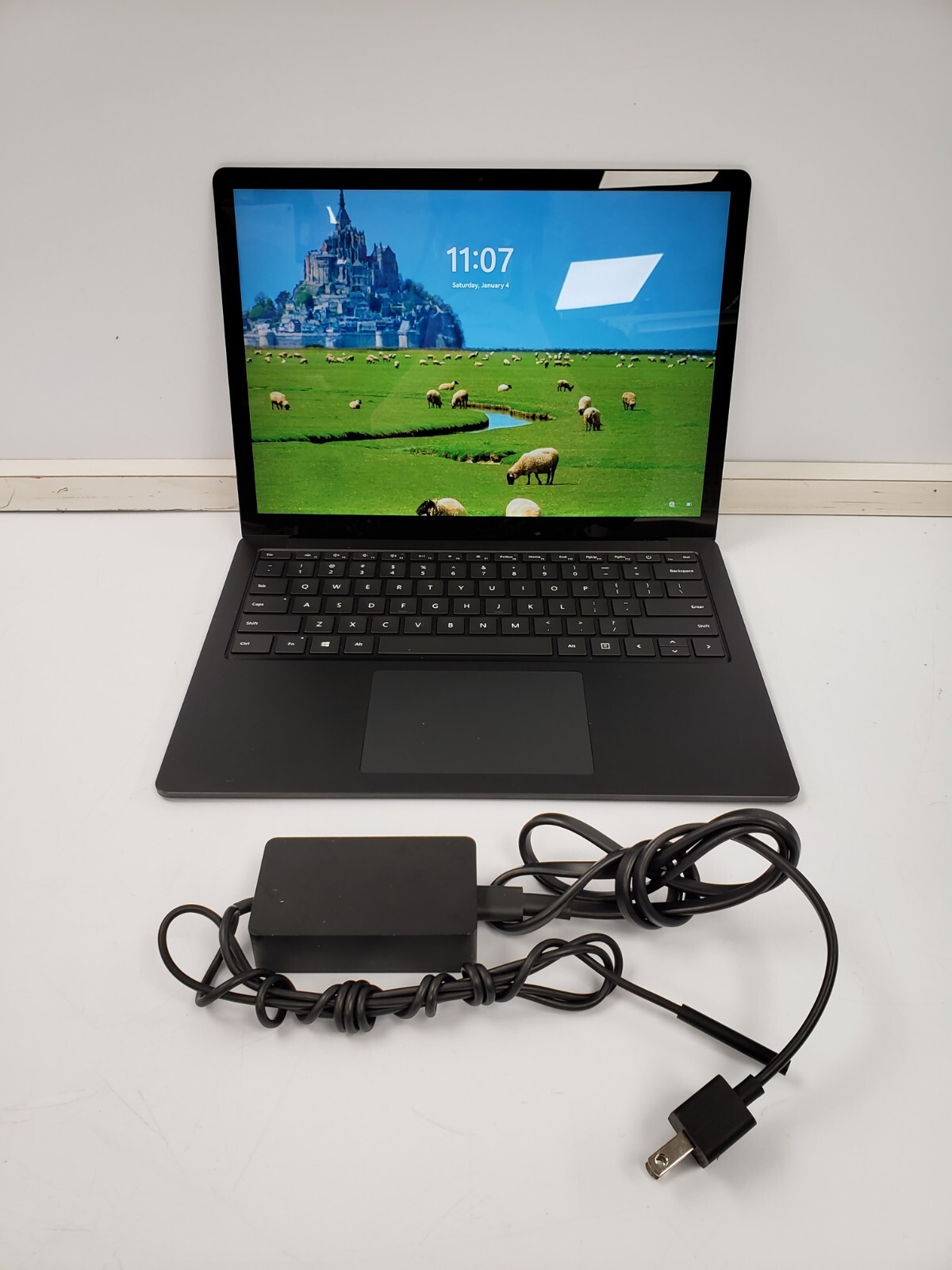 (B515) Microsoft 1868 Laptop