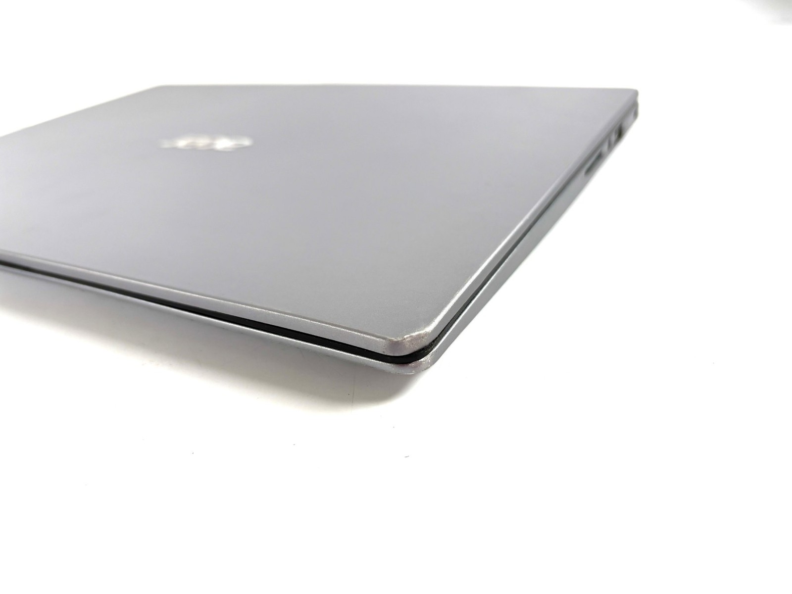 Acer Swift SF114-32 – 14″ FHD, 1.1GHz Pentium, 4GB RAM, 60GB eMMC, Windows 11
