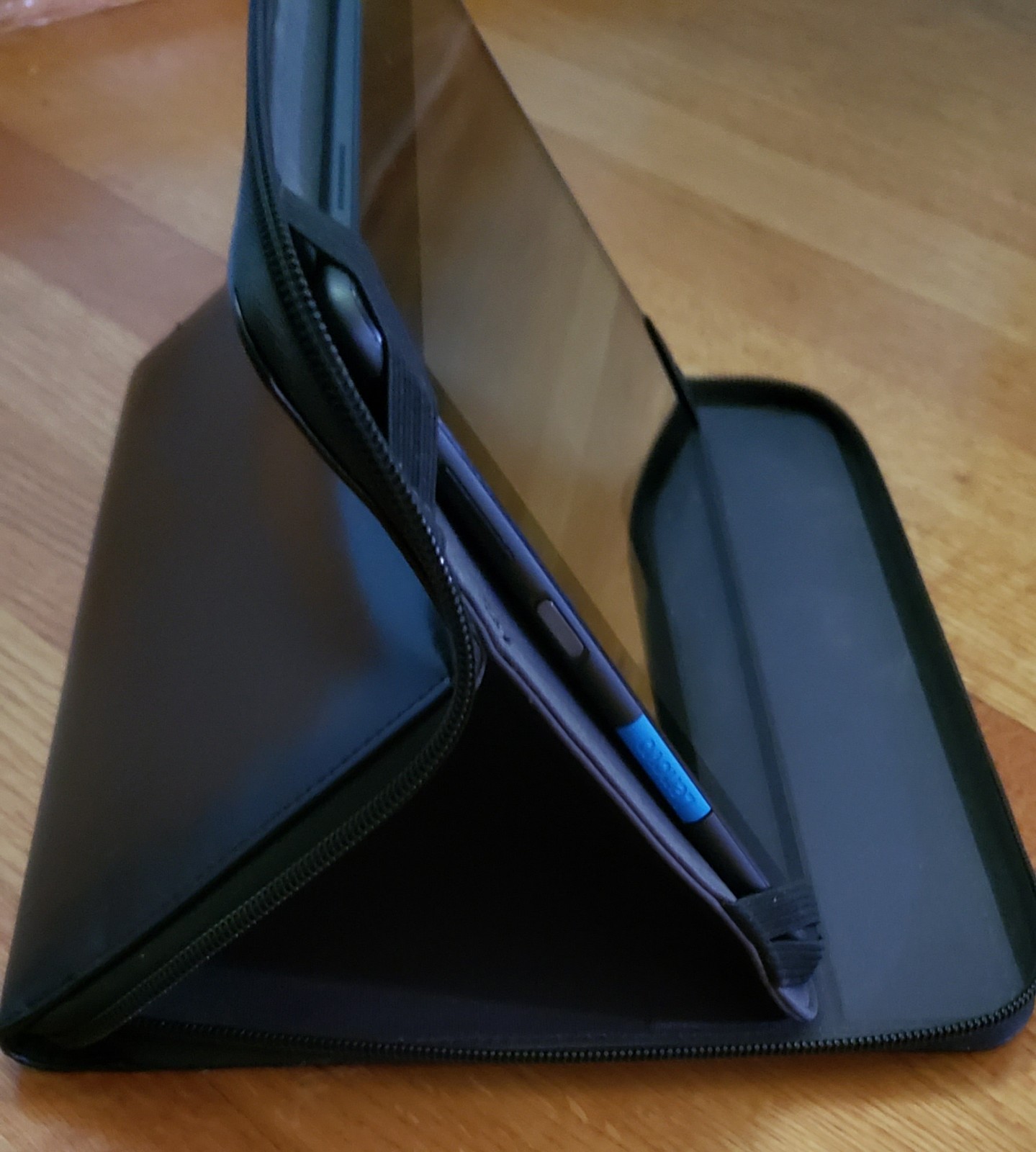 Lenovo Tab 10.1 LCD Touchscreen TB – X104F Android – Included Leather Case