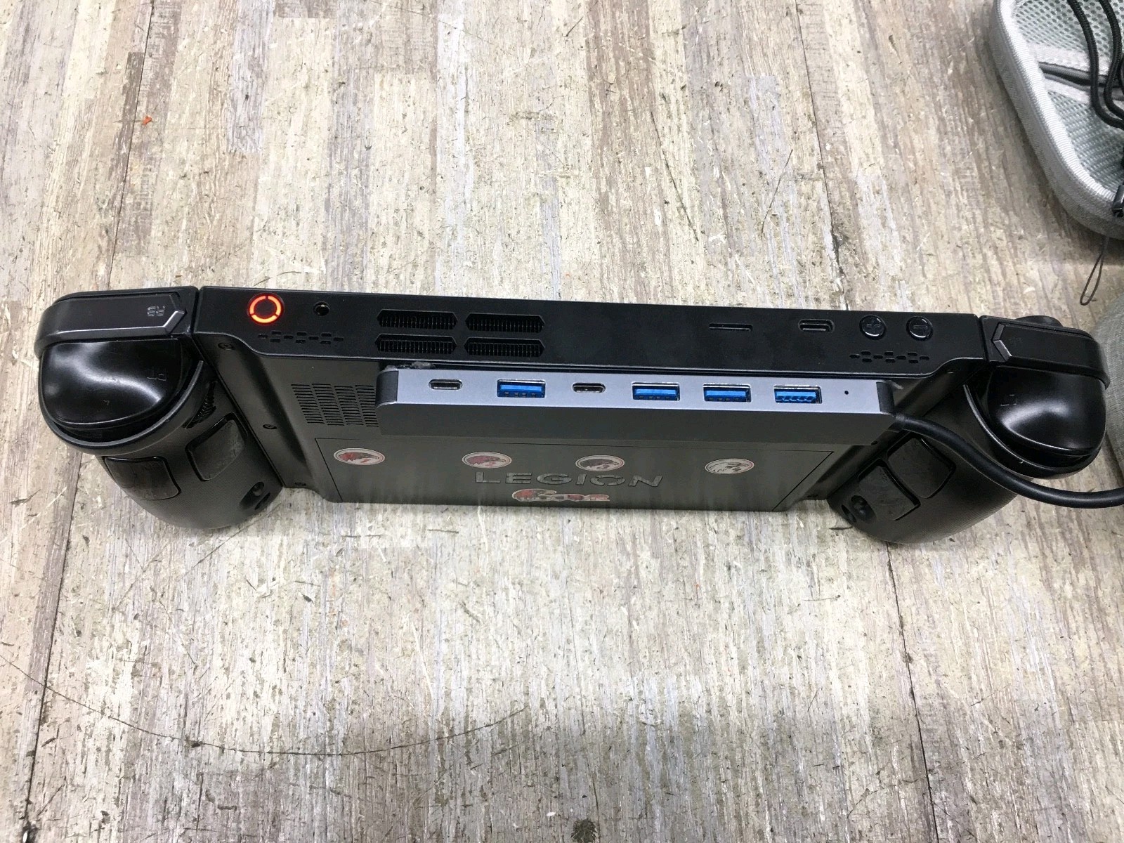 Lenovo Legion Go Handheld 8.8″ Z1 1TB 8APU1 VERY GOOD CONDITION.