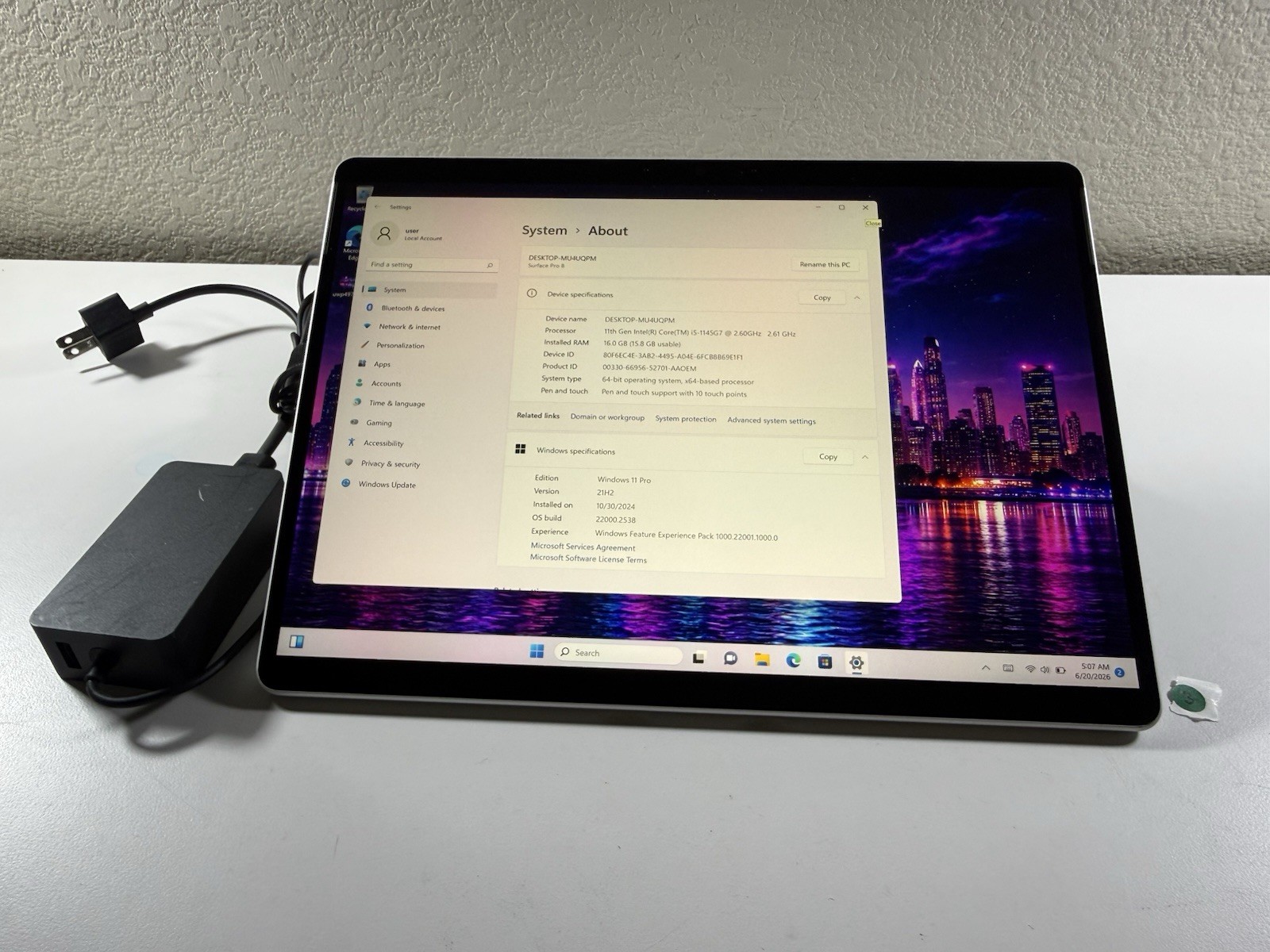 Microsoft Surface Pro 8 (1982) i5-1145G7 – 16GB RAM – 256GB 120Hz – Win 11 Pro