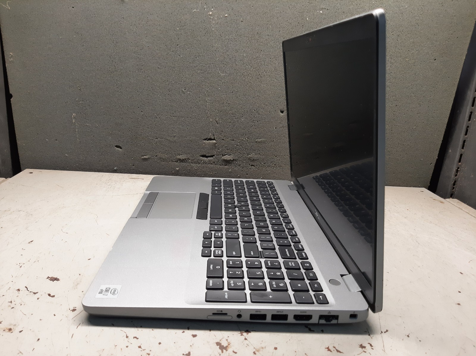 Dell Latitude 5510 15.6″ i7-10810u 8GB RAM No SSD No OS