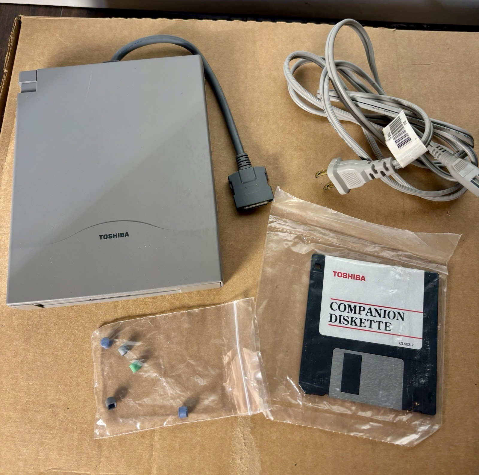 Vintage Toshiba Satellite Pro 430CDT Pentium 120MHz/1.26GB Processor TESTED/READ