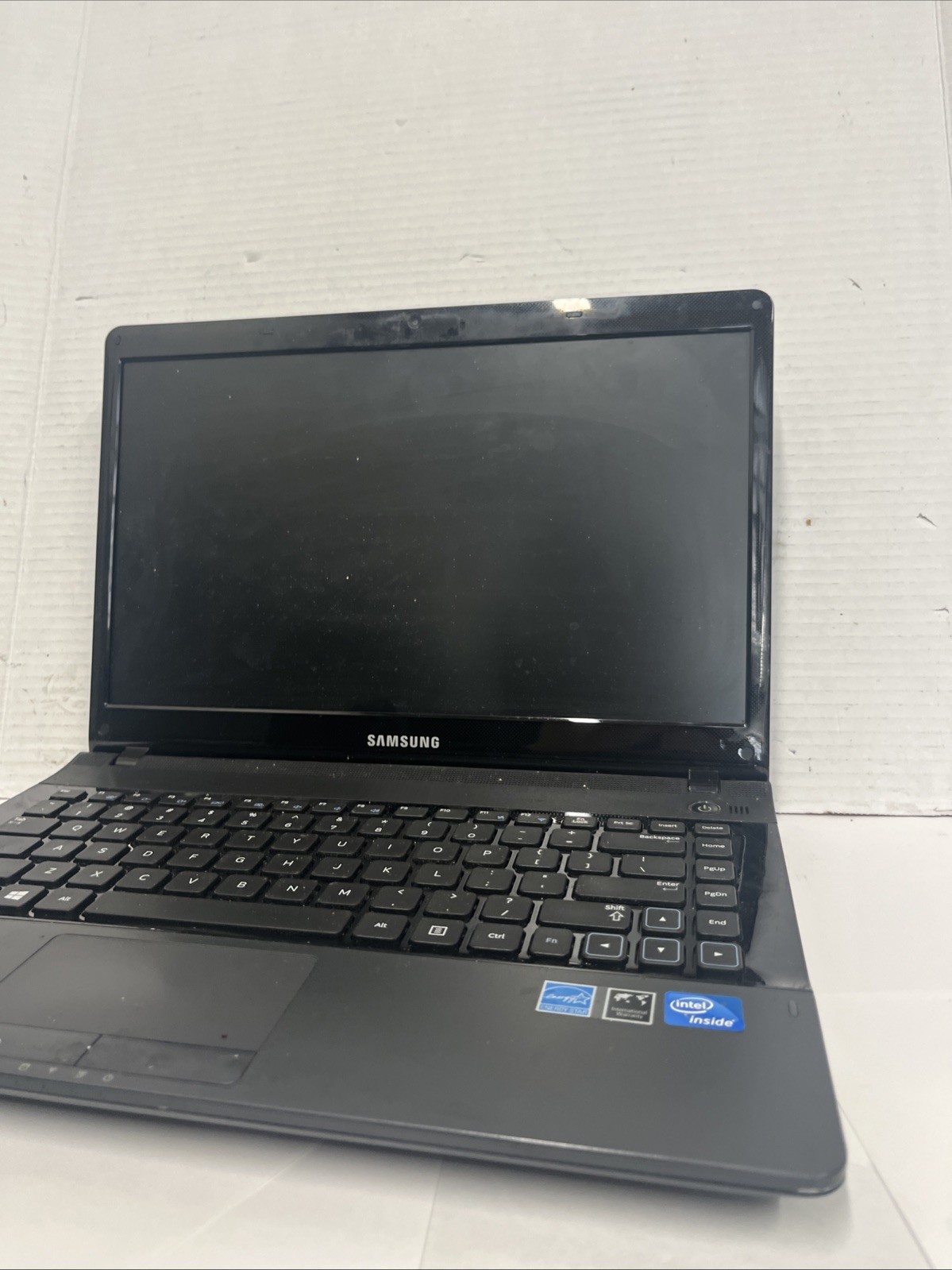 Samsung NP300E5A Intel i3-2310M 2.1GHz 4 GB NO HDD