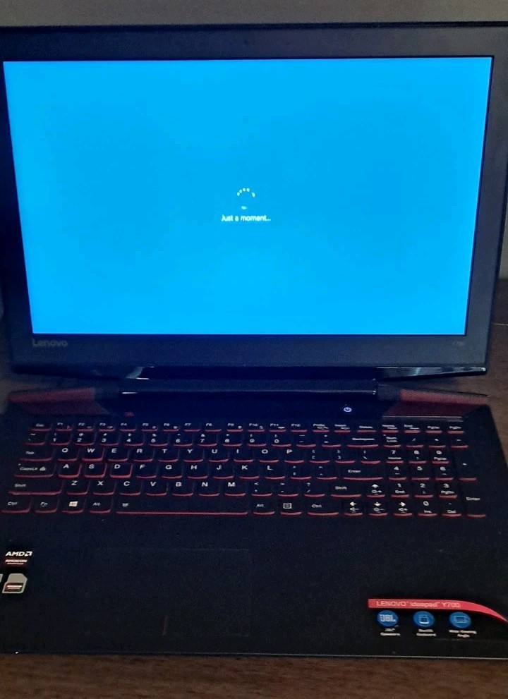 Lenovo Y700-15ACZ Ideapad 80NY Gaming Laptop Keypad Lights Up Red Read All Photo