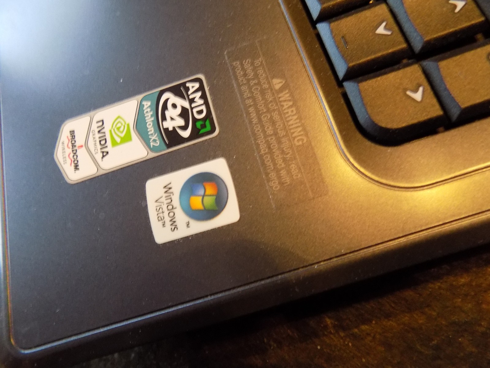 Compaq Notebook PC Presario F700 AMD 64 Athlon X2 – Parts or Repair Only