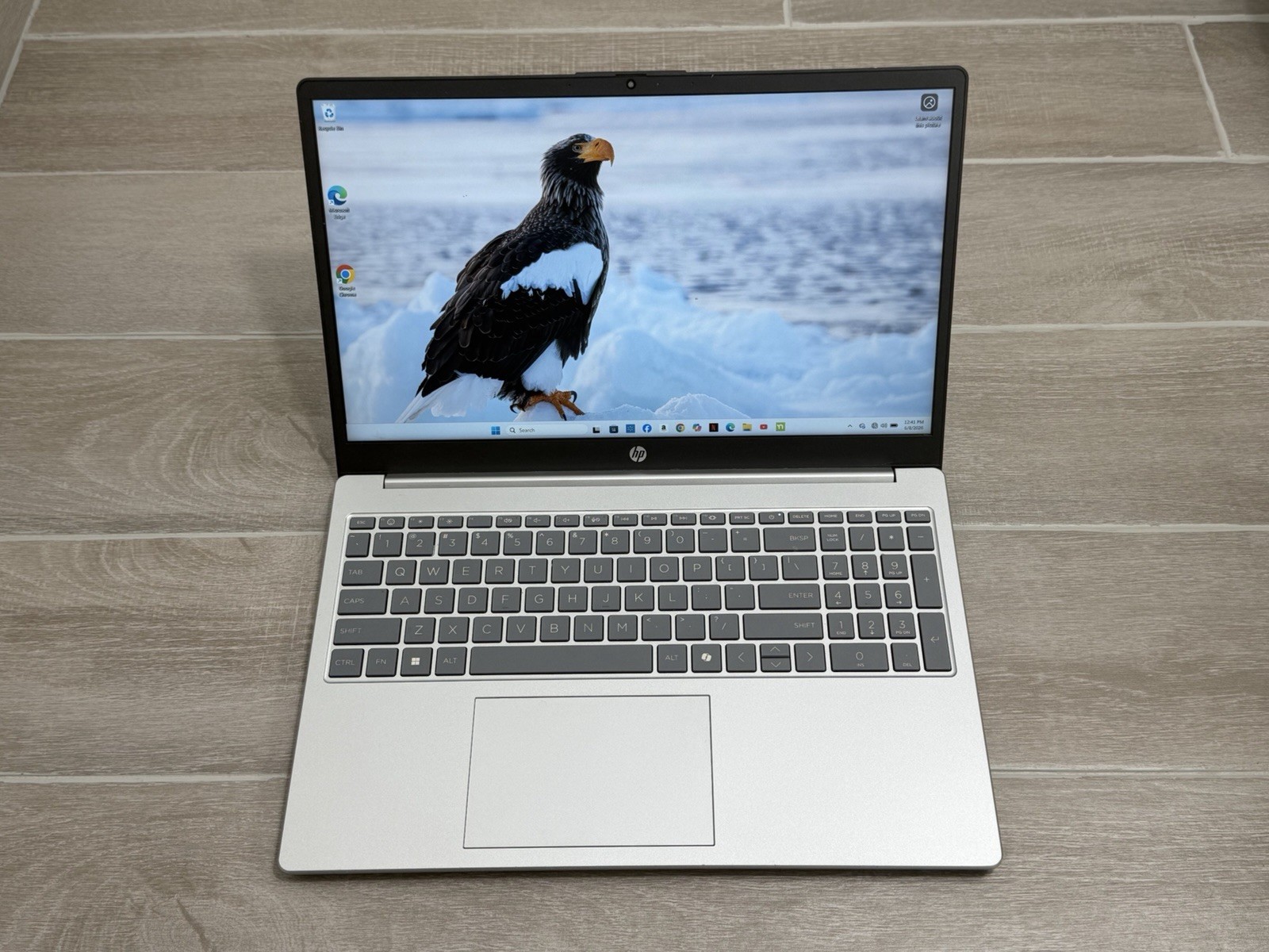 HP 15-FC0237NR Touch Laptop AMD Ryzen 7 5825U 8GB RAM 512GB NVMe Win-11
