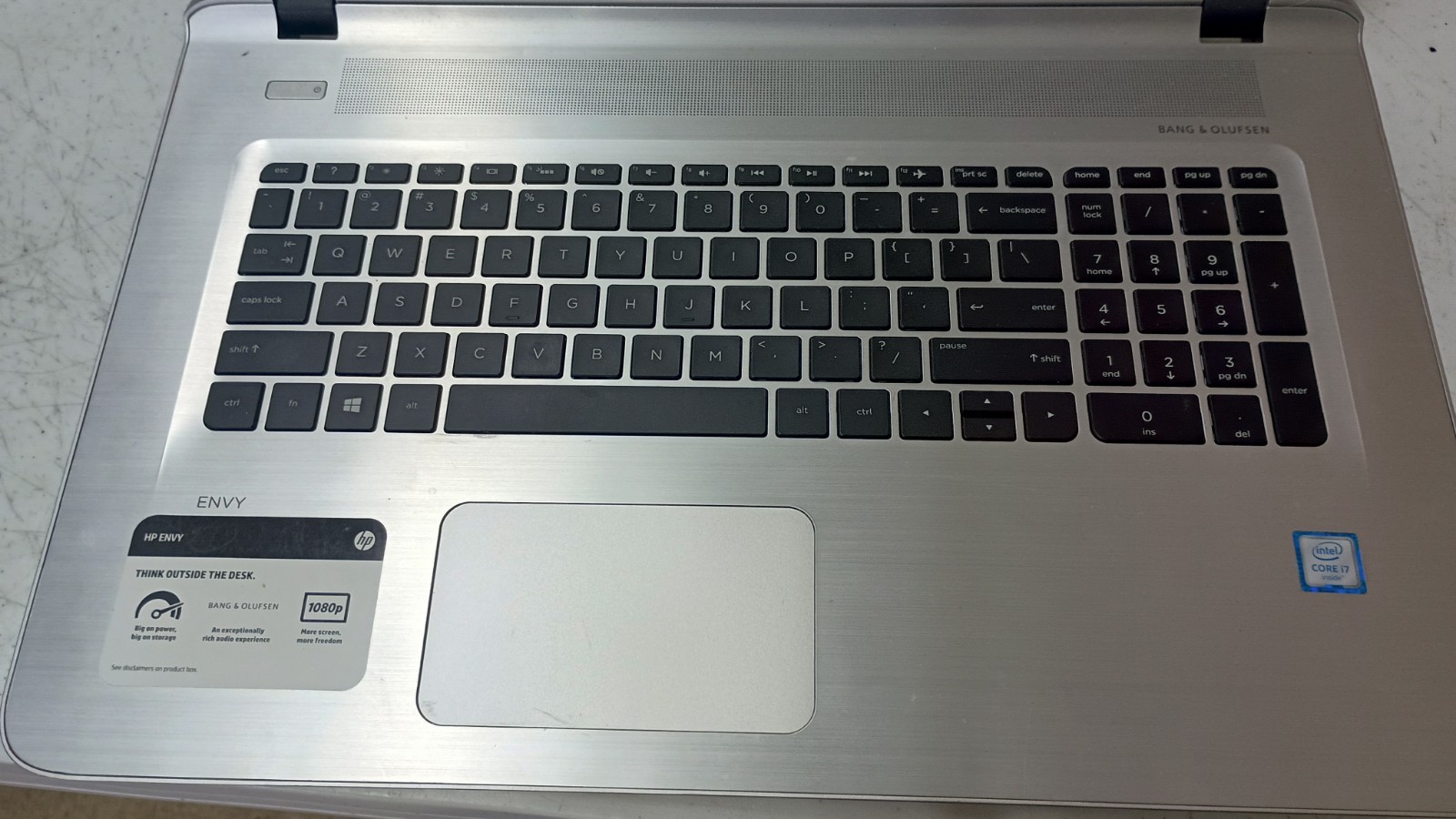 HP ENVY 17-s017cl Touchscreen Laptop (Intel Core i7-6500U, 8GB RAM, DVD, READ)