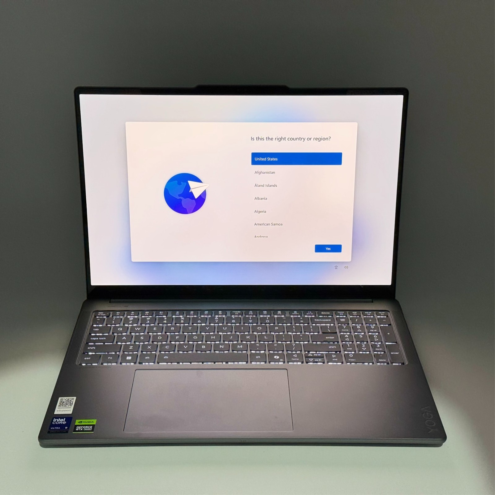 Lenovo Yoga Pro 9i 16″ 2.8K OLED Touch Ultra 9 285H RTX 5050 32GB 1TB Luna Grey