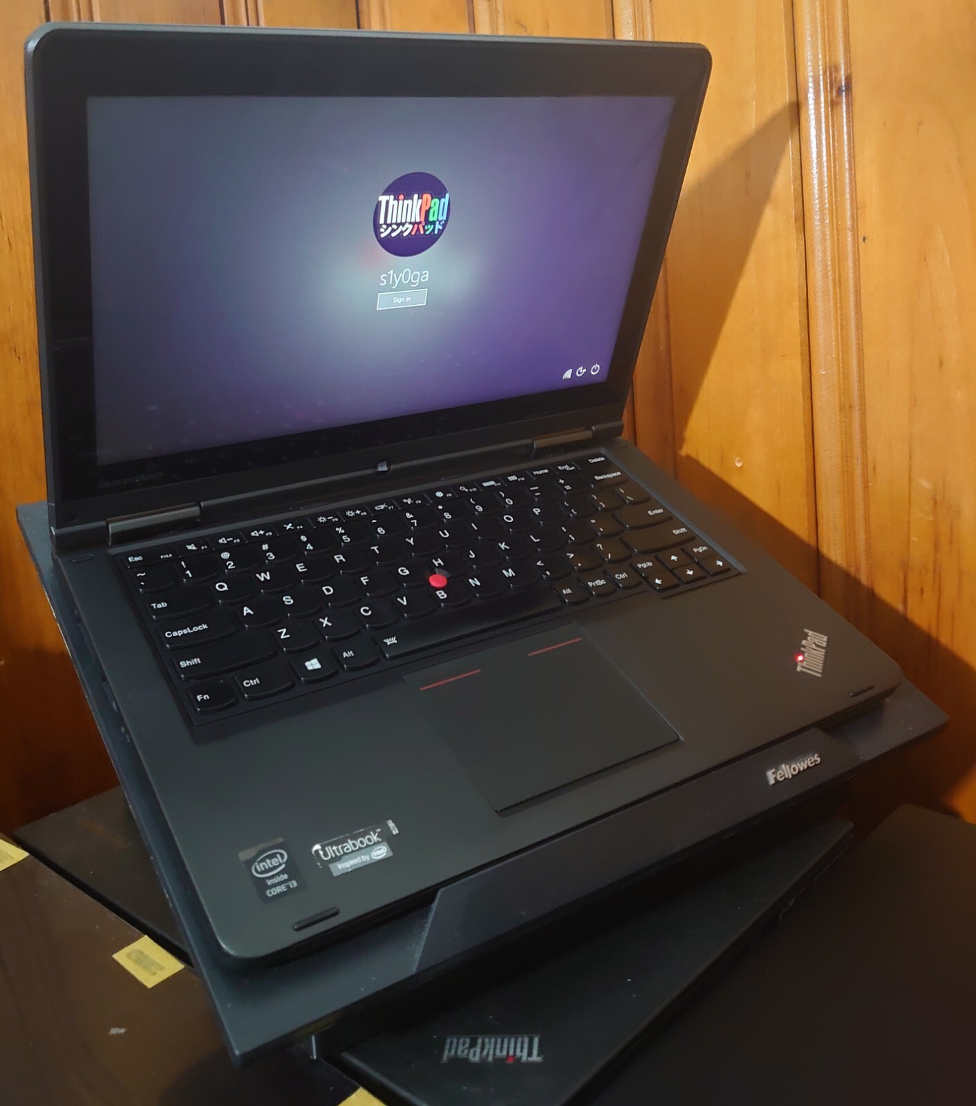 [Lenovo ThinkPad S1 Yoga i3-4010u, 128GB SSD + 500GB HDD, 4GB RAM NO CHARGER]