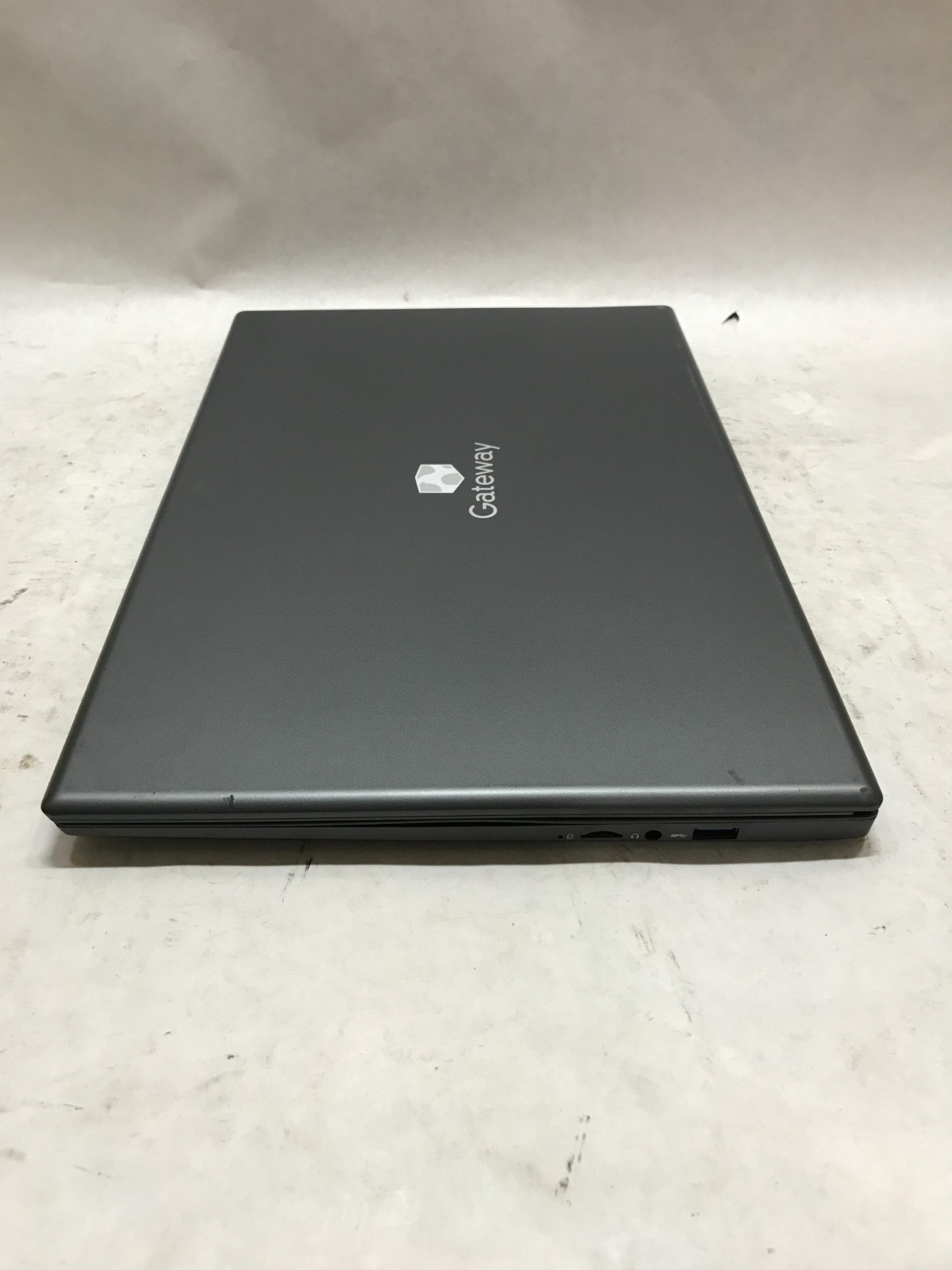 Gateway GWTN156-12BK 15″ AMD Ryzen 3 8GB RAM NO SSD/OS For Parts CRACKED!!! – DW