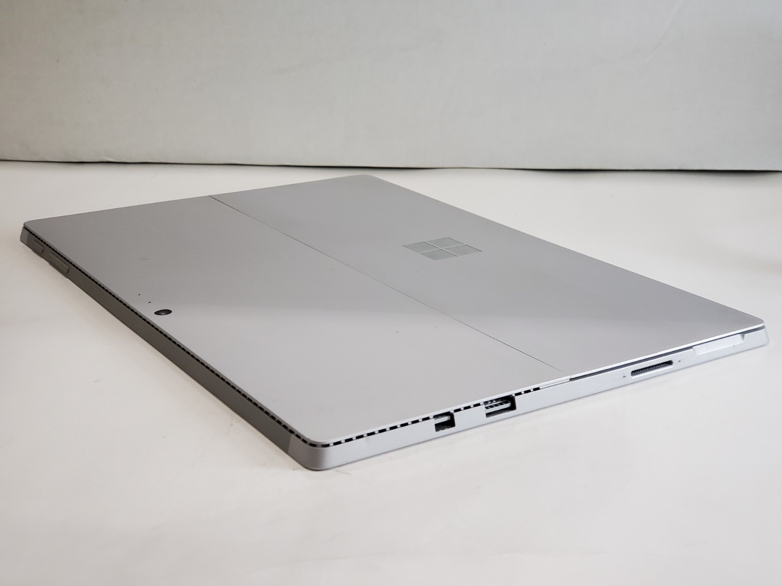 Microsoft Surface Pro 4 12.3″ 1724 Silver i5-6300U 2.40GHz Wi-Fi 128GB/4 – 2H43