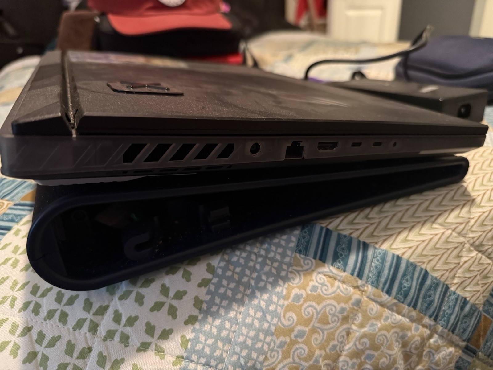 ASUS ROG Strix Scar 18 Laptop i9, RTX 4090, 32GB RAM, 8TB SSD, Plus Accessories