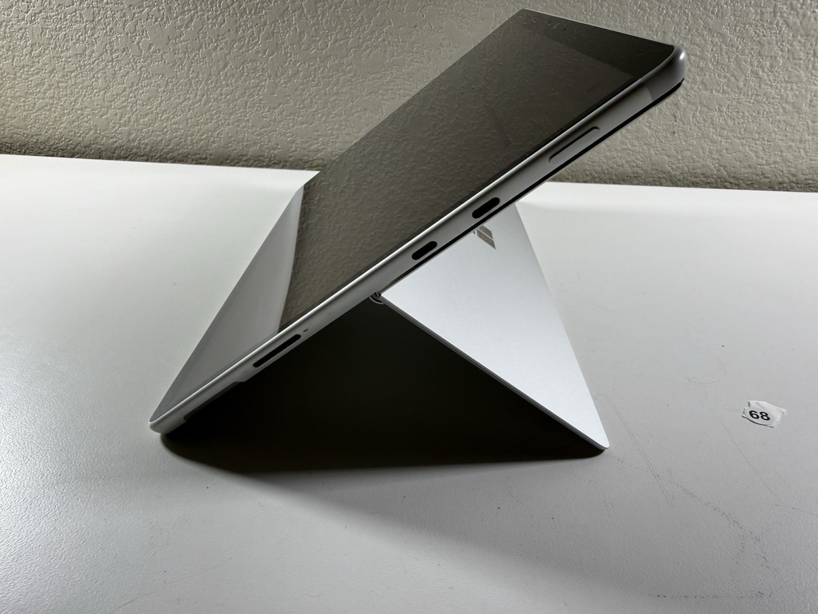 Microsoft Surface Pro 8 (1982) i5-1145G7 – 16GB RAM – 256GB 120Hz – NO OS