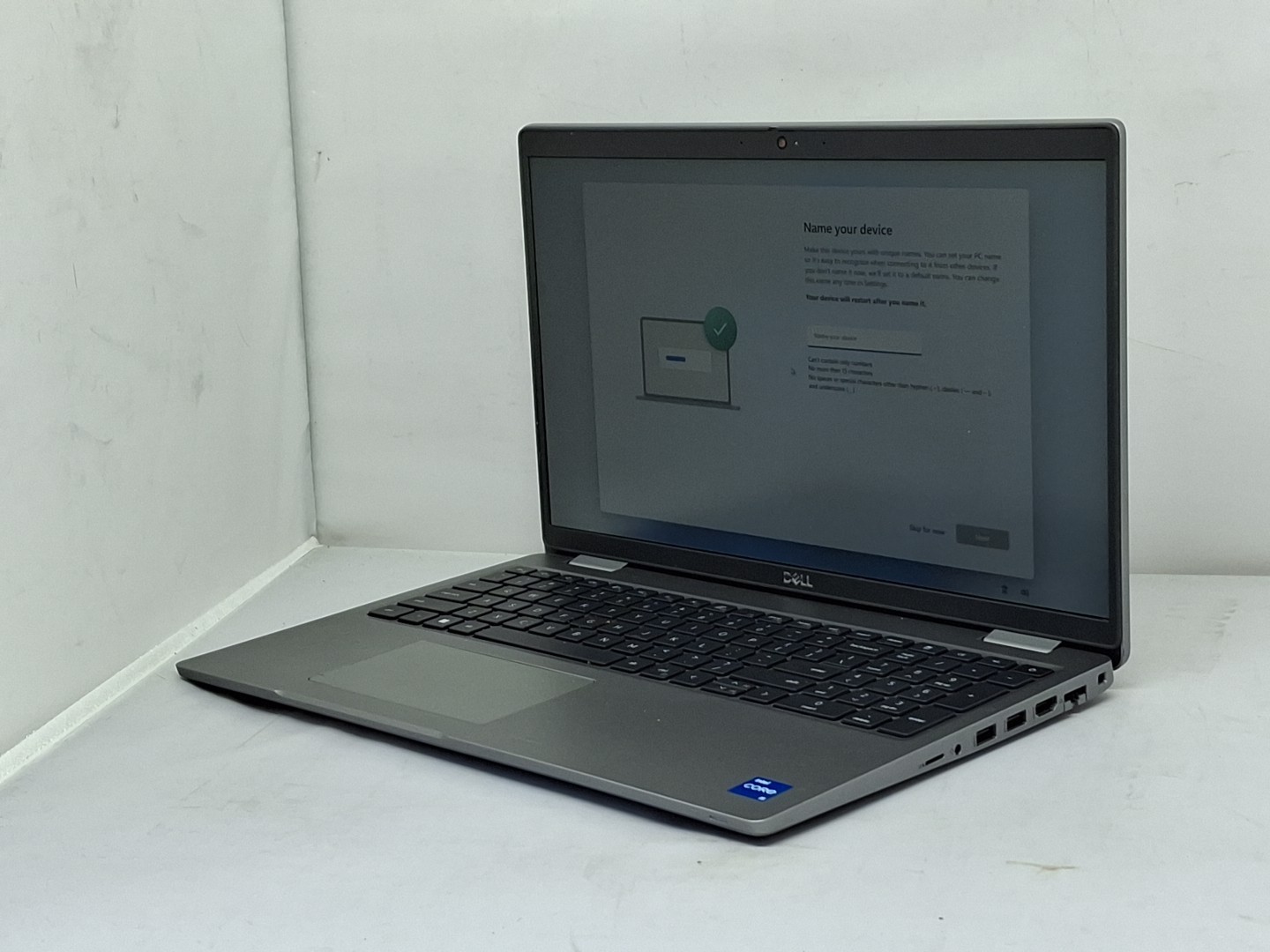 Dell Latitude 5520 – i5-1145G7 – 512GB, 16GB, Windows 11, 15.6″ – Scratches