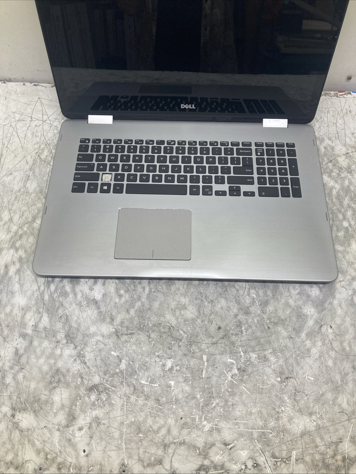 Dell Inspiron 17-7779 i7-7500U 2.70GHz 4GB no HDD Boot to BIOS