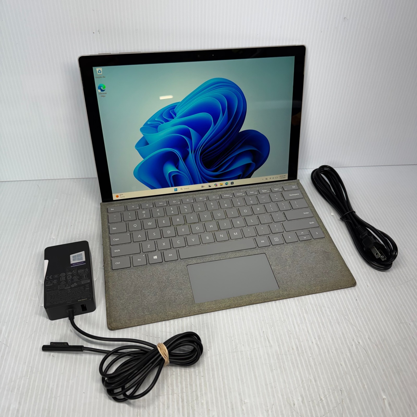 Microsoft Surface Pro i5-7300U 12.3″ Touchscreen Windows 11 Pro Laptop 256GB 8GB