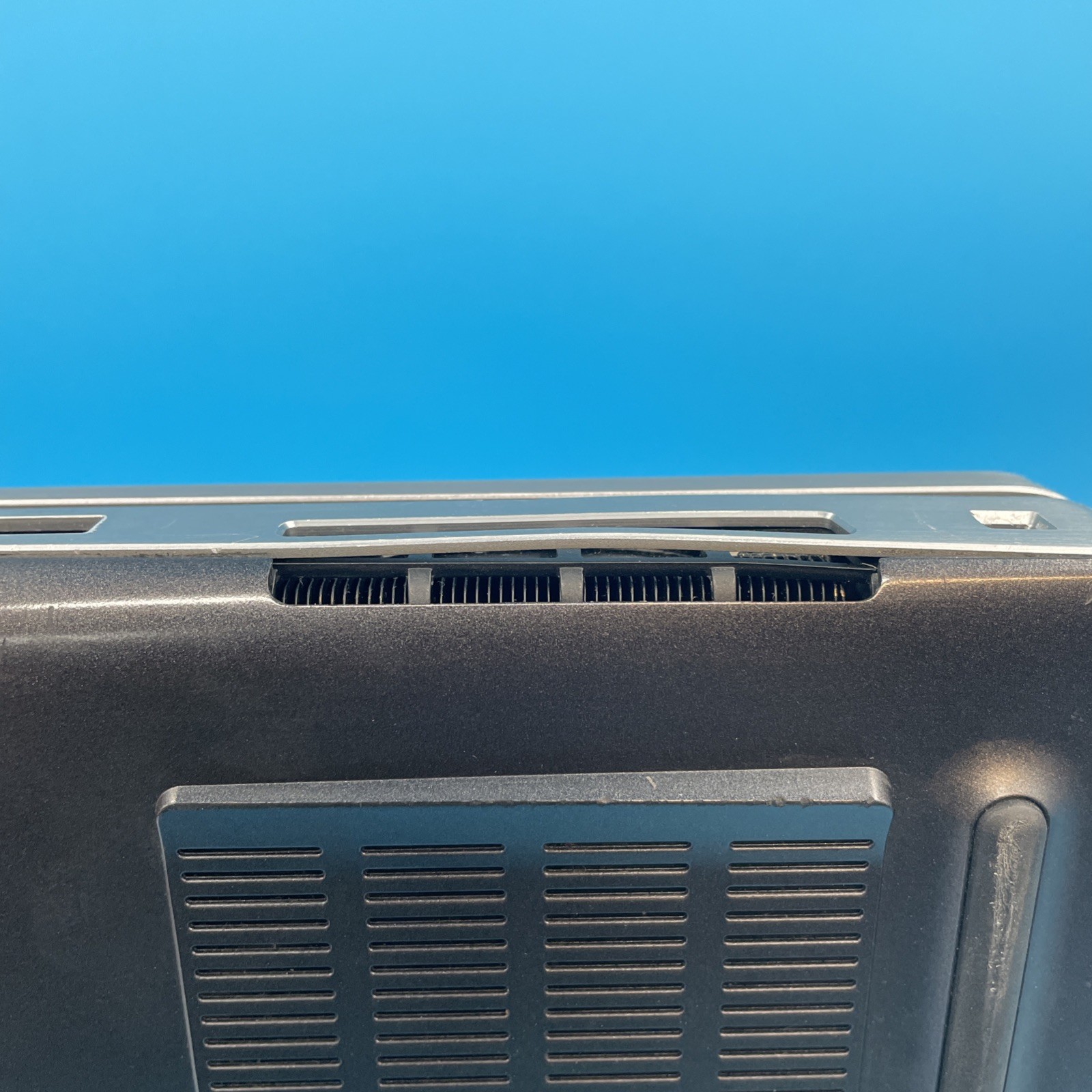 (LOT OF 3) Dell Precision 7740 | i7-9750H | 16GB | NO DRIVE | RTX3000 | NO OS