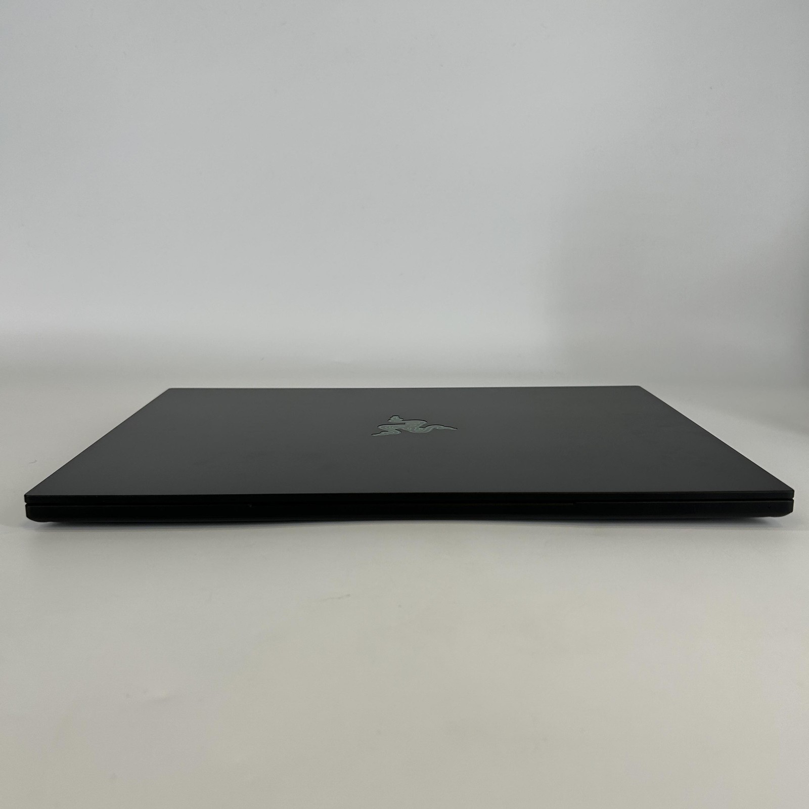 Razer Blade 16 240Hz QHD+ 2025 2.0 GHz Ryzen AI 9 HX 370 32GB 2TB SSD RTX 5090
