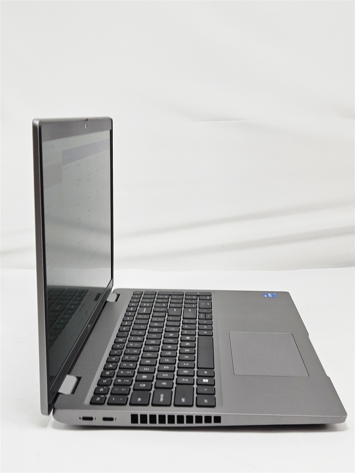 Dell Latitude 5530 15.6″ Core i5-1250P 8GB 256GB SSD Thunderbolt 4