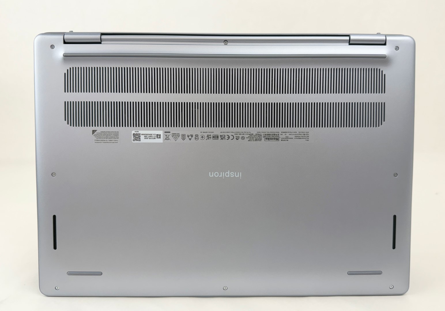 Dell Inspiron 5640 16″ 1920×1200 Touch Core 7 150U 32GB 1TB SSD W11H