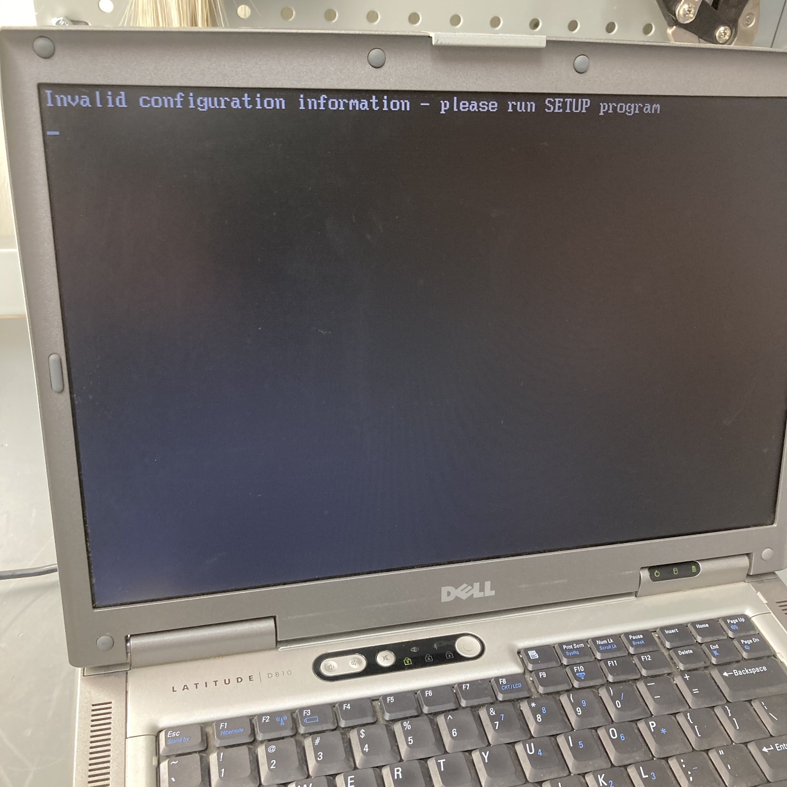 Dell Latitude D810 Laptop Pentium M 1.86GHz 2GB RAM No HDD NO OS