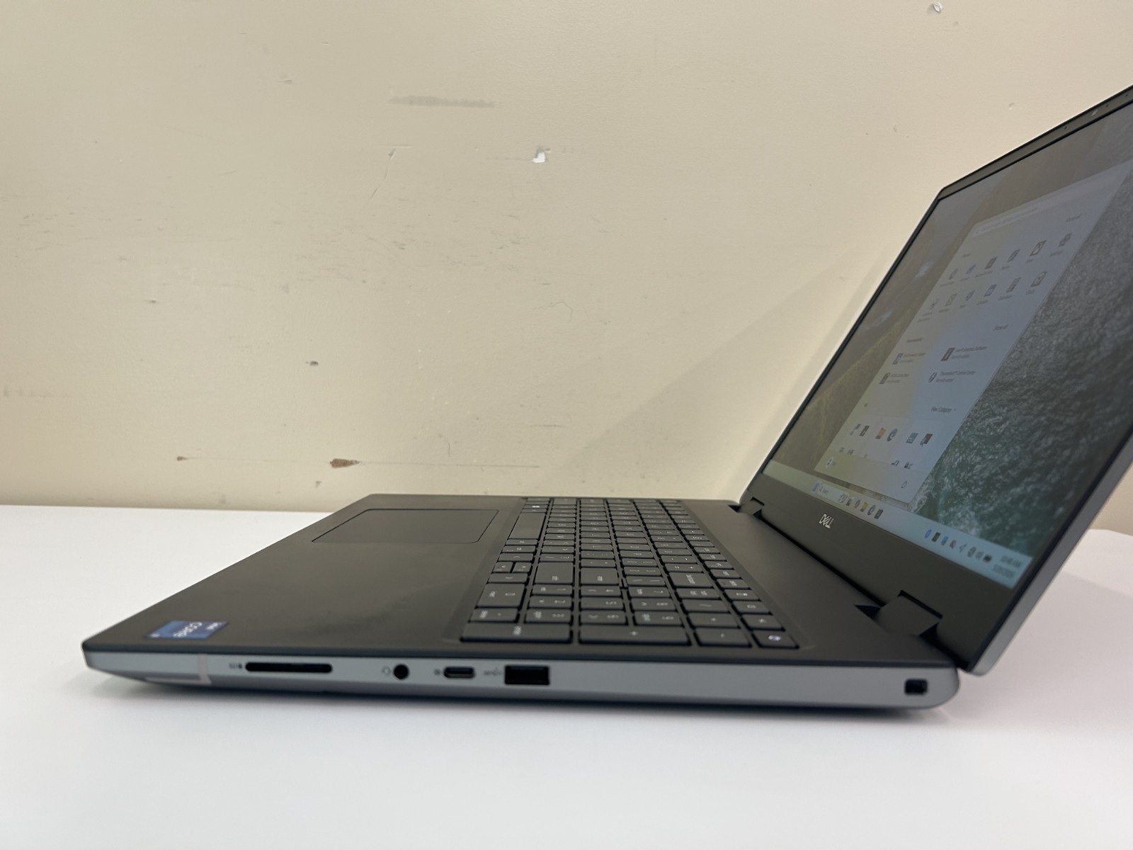 Laptop Dell Precision 7680 16″ Core i7-13850HX 32GB RAM 1TB SSD RTX 2000 Win 11