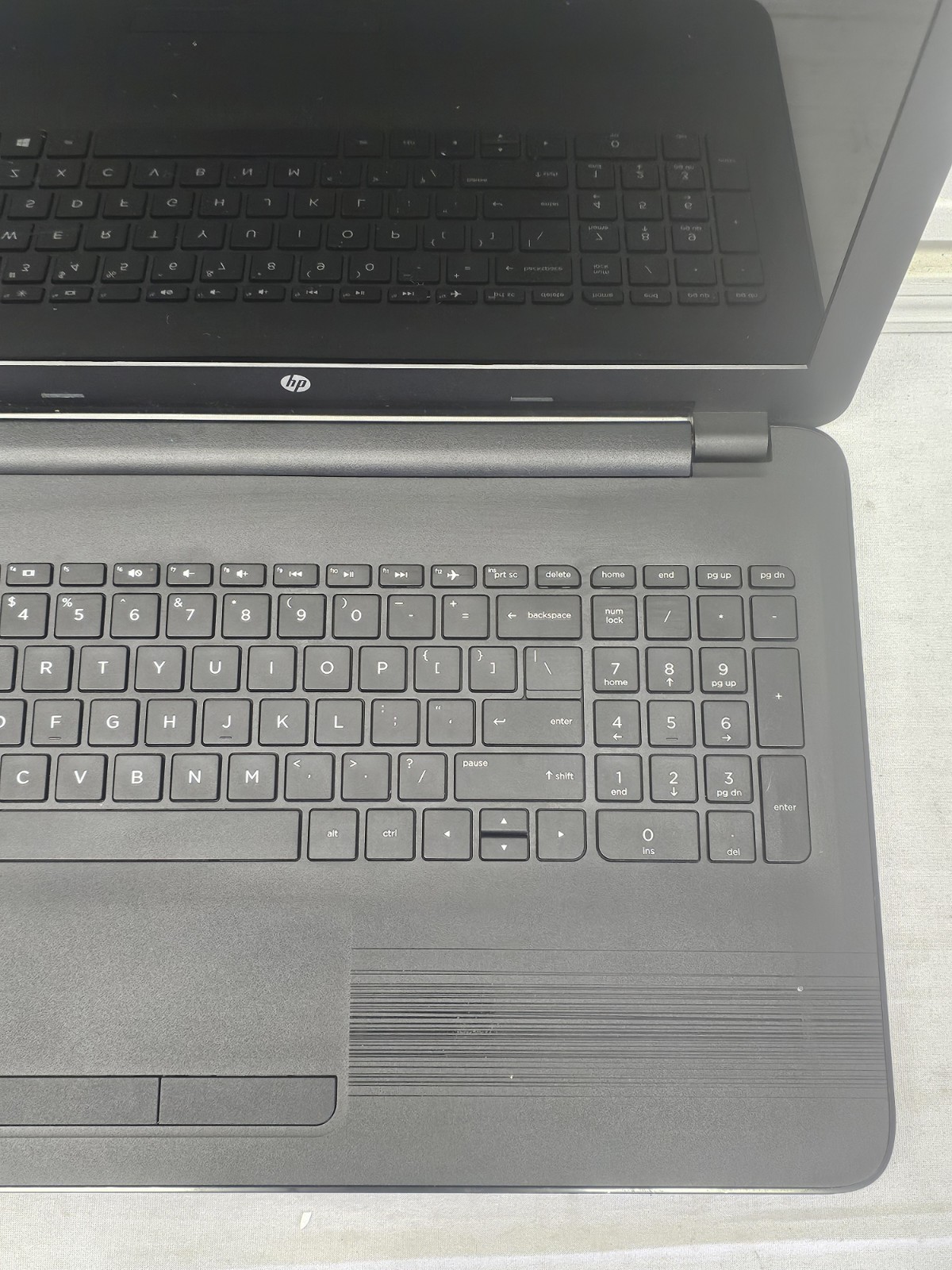 HP 15-ba018wm Laptop – AMD E2-7110 – 4GB RAM – 500GB HDD – Screws Gone – Win 10
