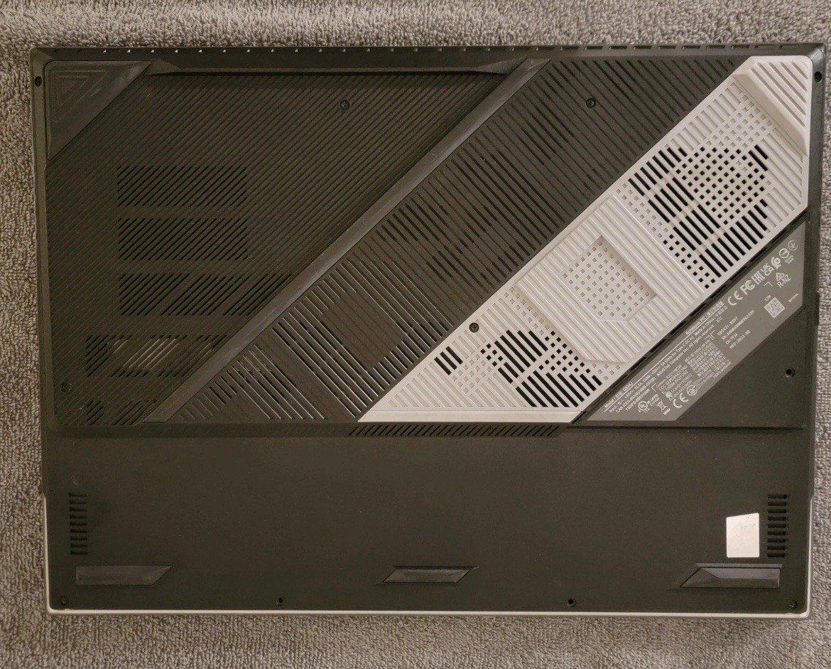 ASUS ROG Strix 18 G834JY-XS97 i9 13th Gen, RTX 4090, PARTS/REPAIR *** READ ***