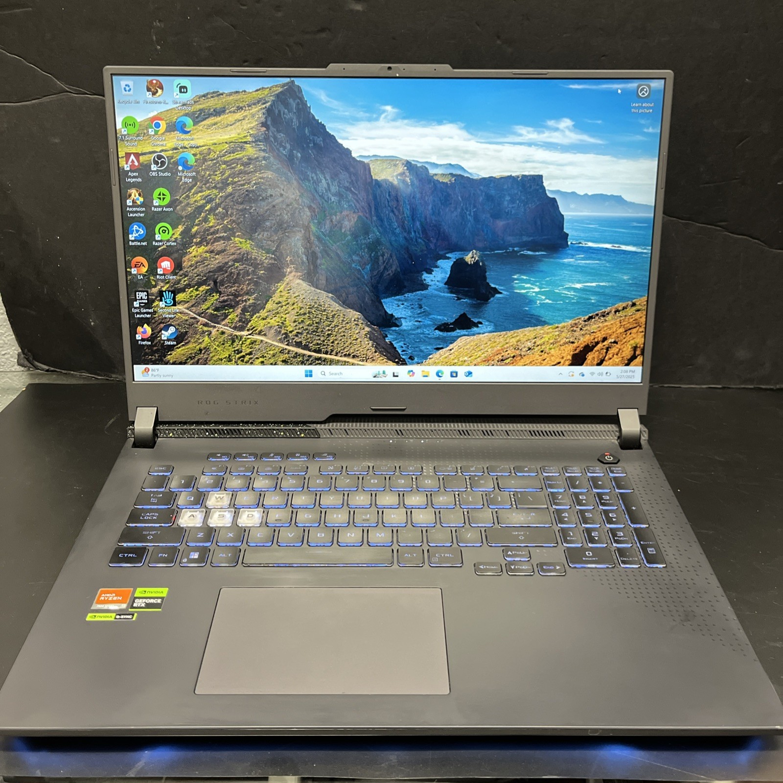 Asus ROG Strix 17.5” 16GB RAM/928GB SSD W/ Aicheson 5 Fan Panel