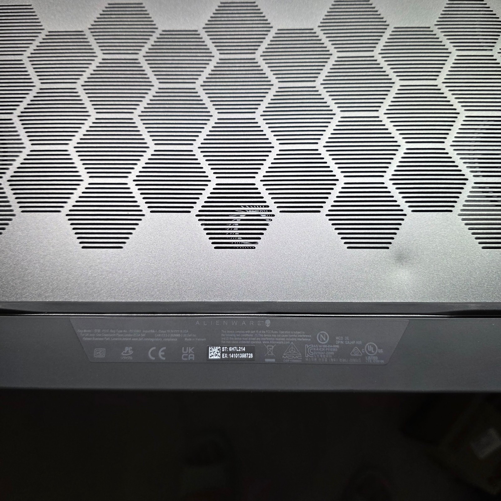 Alienware M18 R1 18″ 480Hz FHD+ RYZEN 9 7945HX 32GB 1TB SSD RX 7900M 16G DDR6