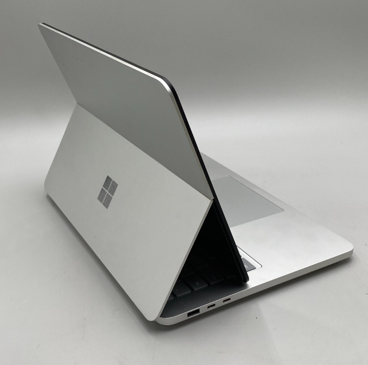 Microsoft Surface Laptop 2 Studio 2029 14.4″ i7-13800 512GB SSD 32GB DDR4 SLV C