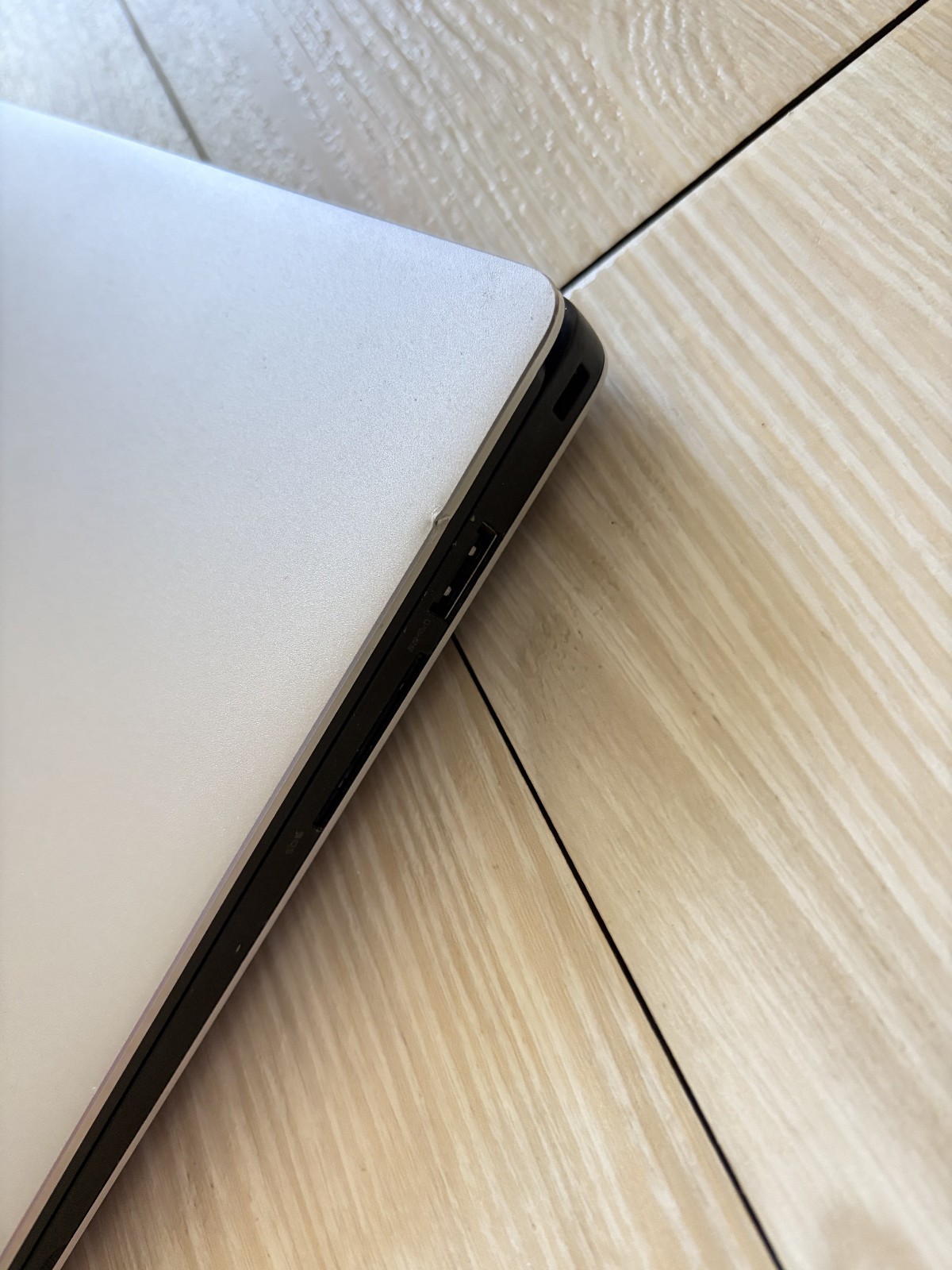 Dell Touchscreen Laptop – Intel i5 | 8GB RAM | 256GB SSD | Windows 10