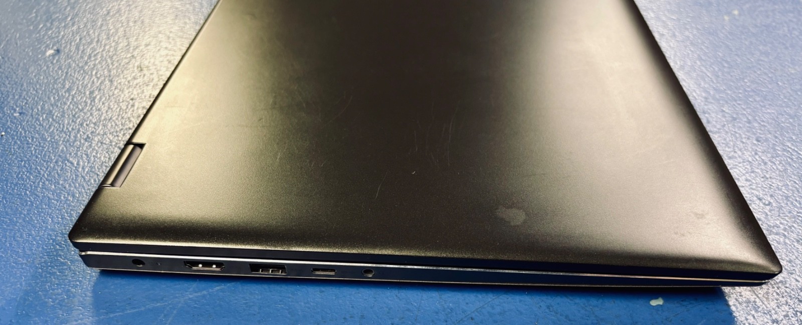 Lenovo IdeaPad FLEX 5-1570 15.6″ Intel i5-8250U@1.60GHz, 8GB-RAM, 512GB-SSD.