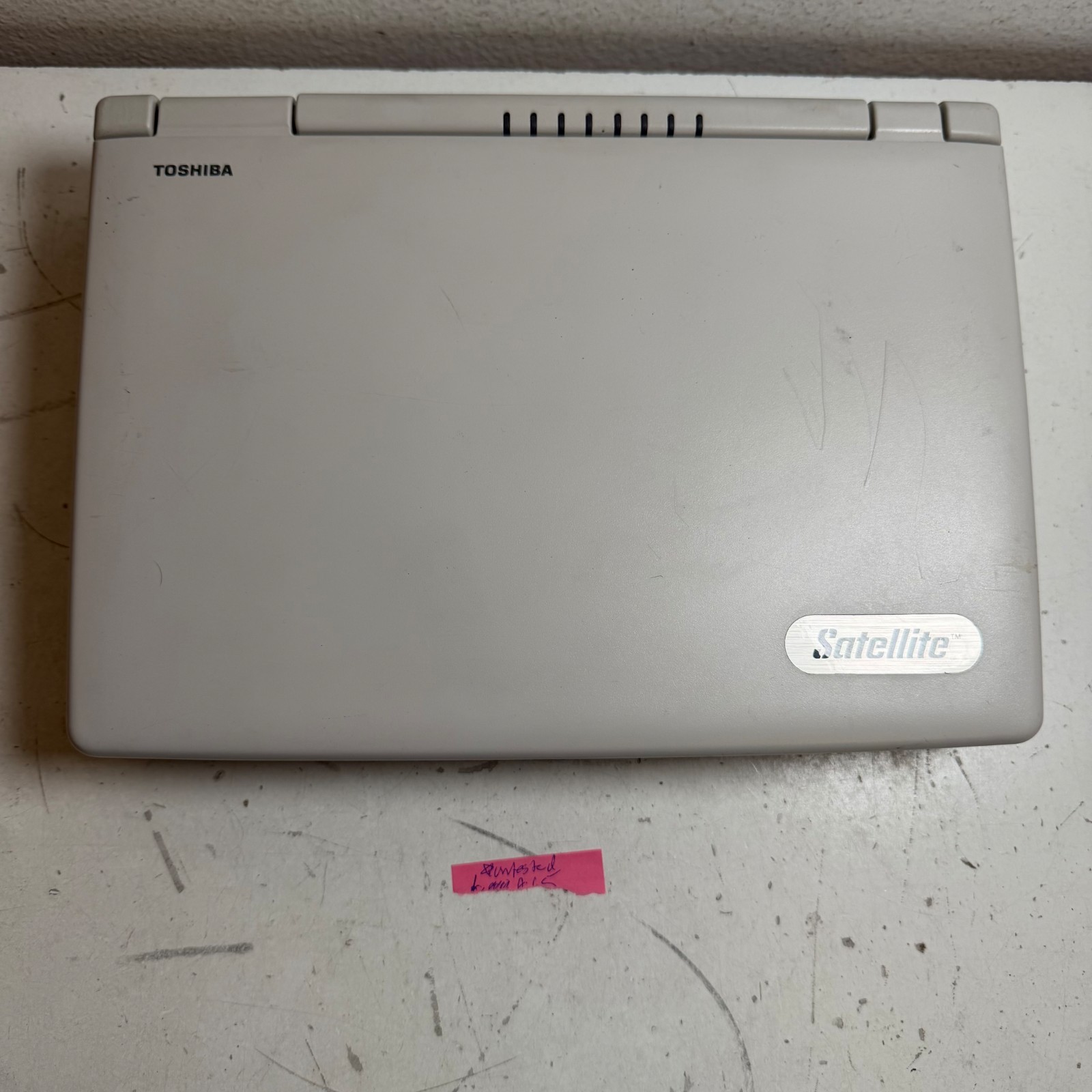 Vintage Toshiba Satellite T1910CS Gray 9.5″ LCD Portable Laptop – Untested