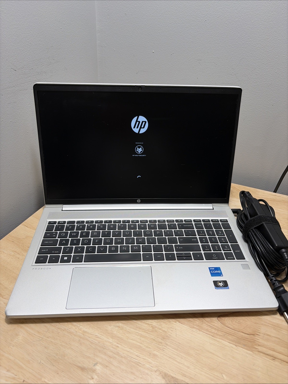 HP ProBook 450 G9 15′ CORE I5-1235U 1300 MHZ 16GB, 256GB WCAM WIFI WIN11 CORD